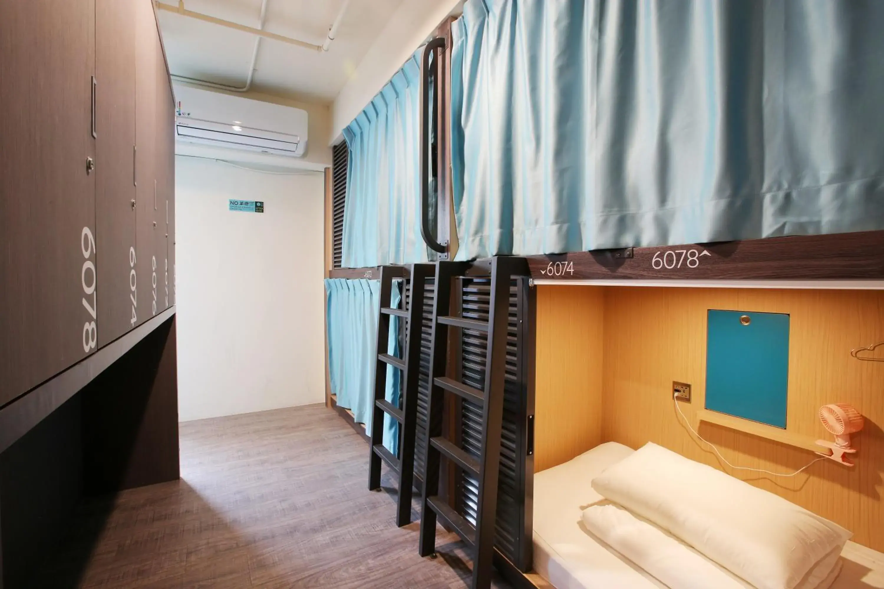 Photo of the whole room, Bunk Bed in Loosha Hostel