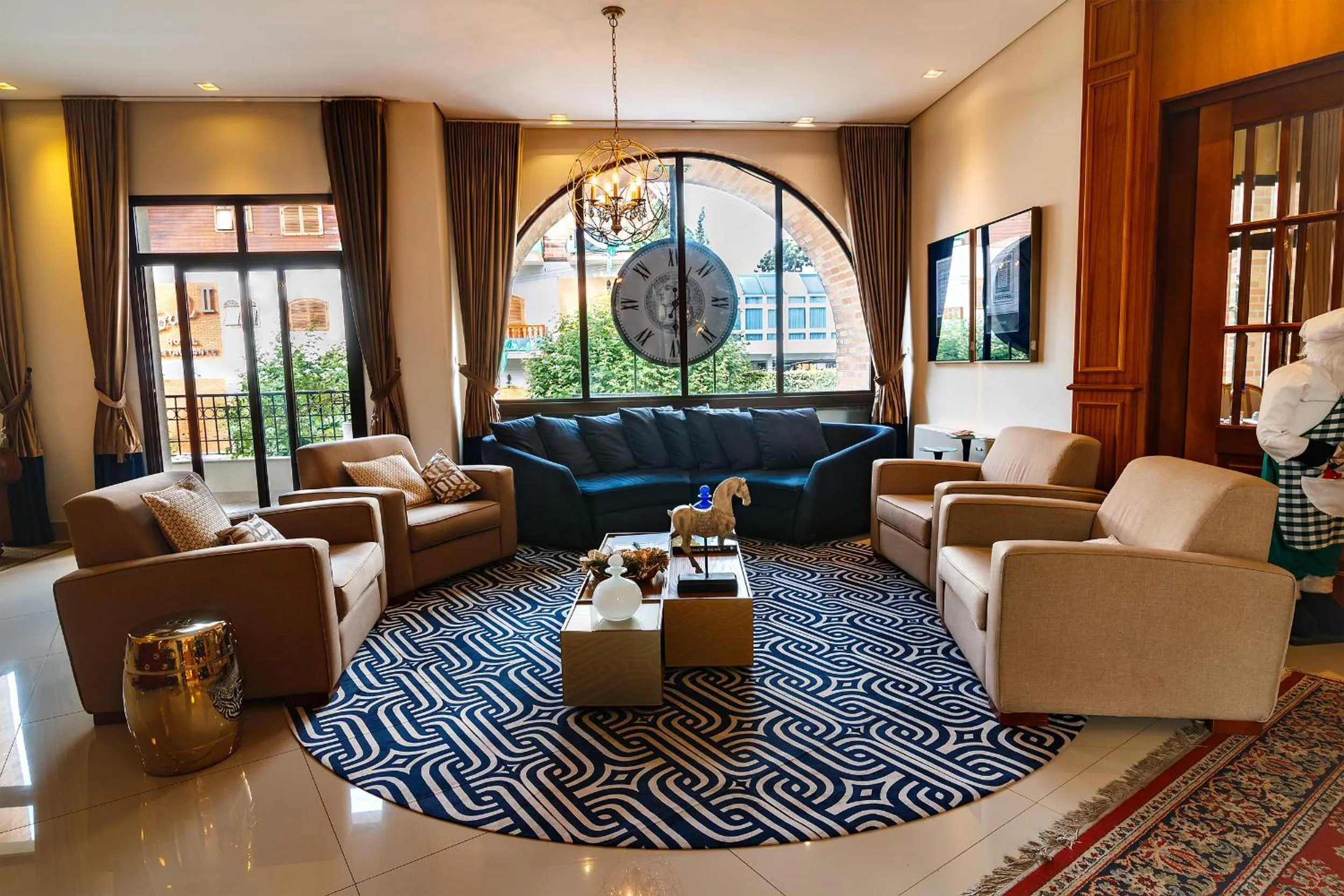 Communal lounge/ TV room in Pousada Luis XV