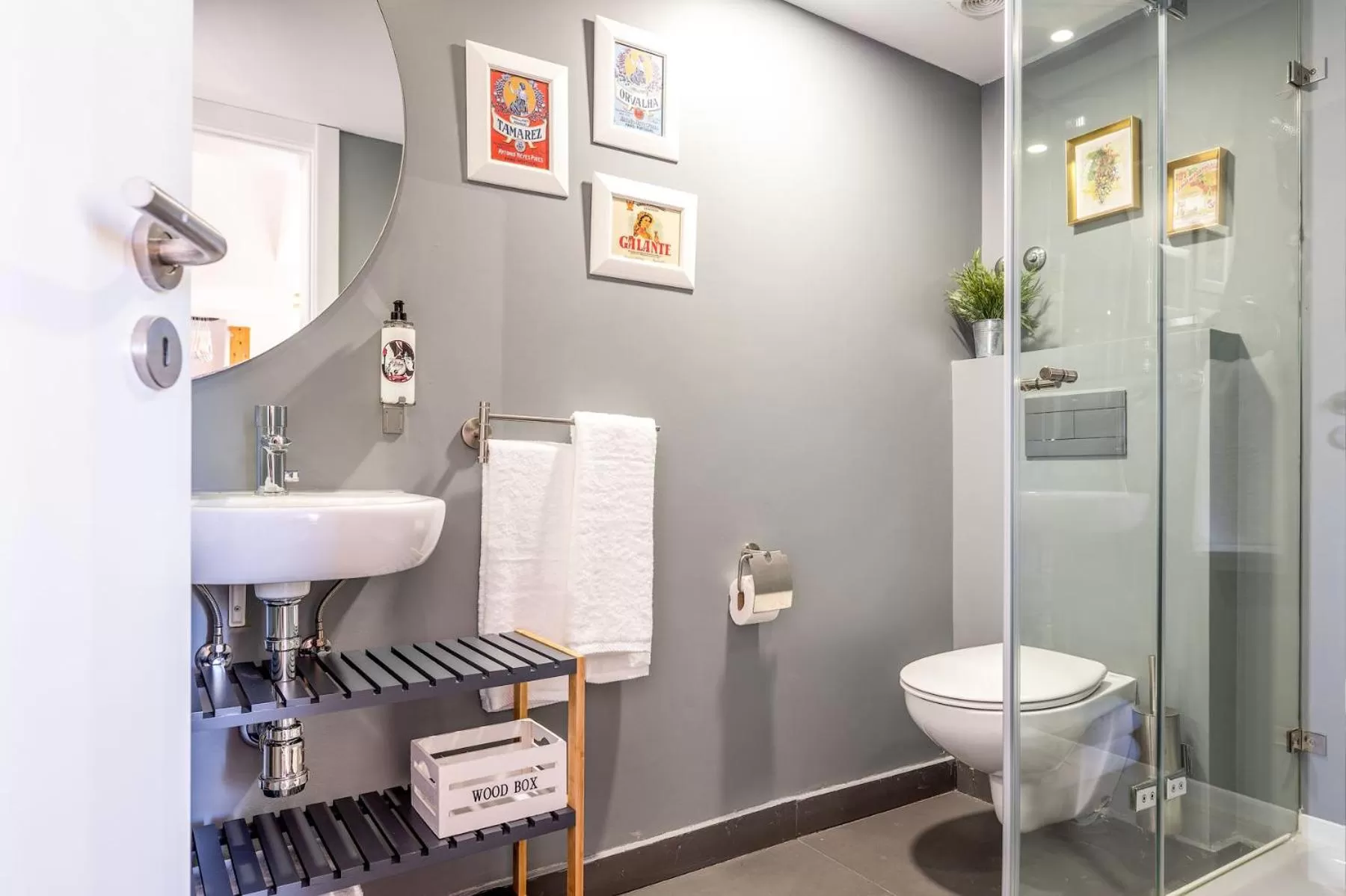 Bathroom in Lisbon Wine House - Rooms & Suites