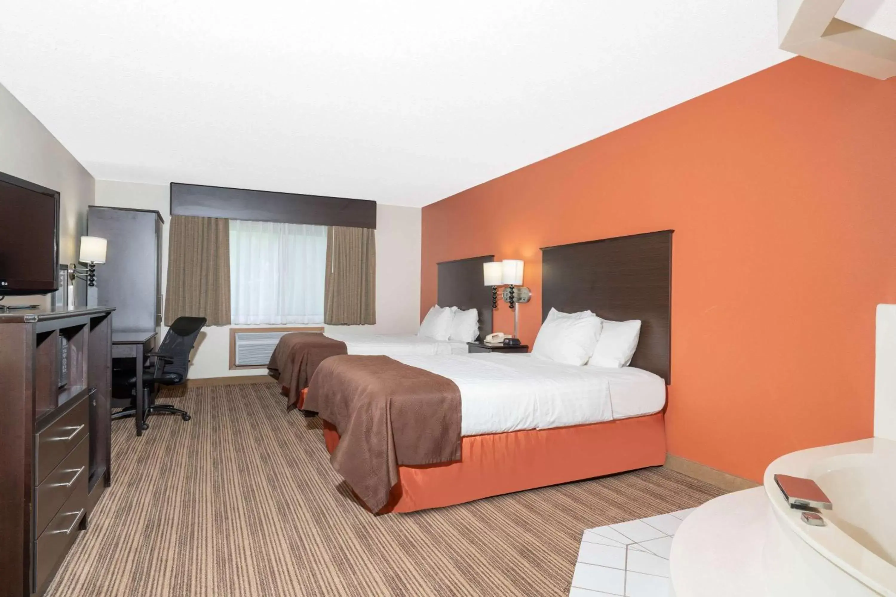 Photo of the whole room, Bed in AmericInn by Wyndham Rogers