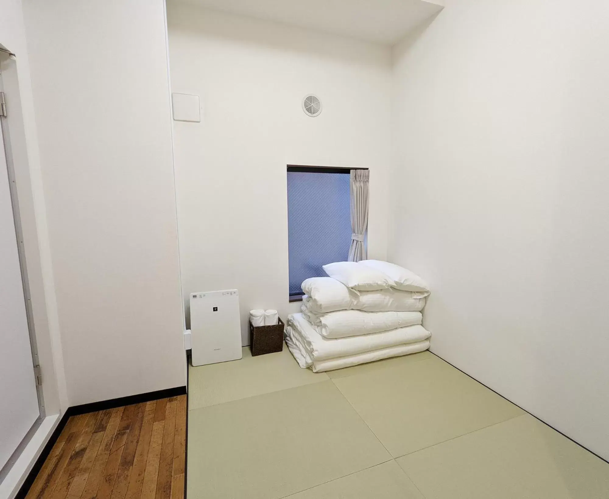 Economy Double Room in KYU KYU HOTEL Economy Double Room in KYU KYU HOTEL