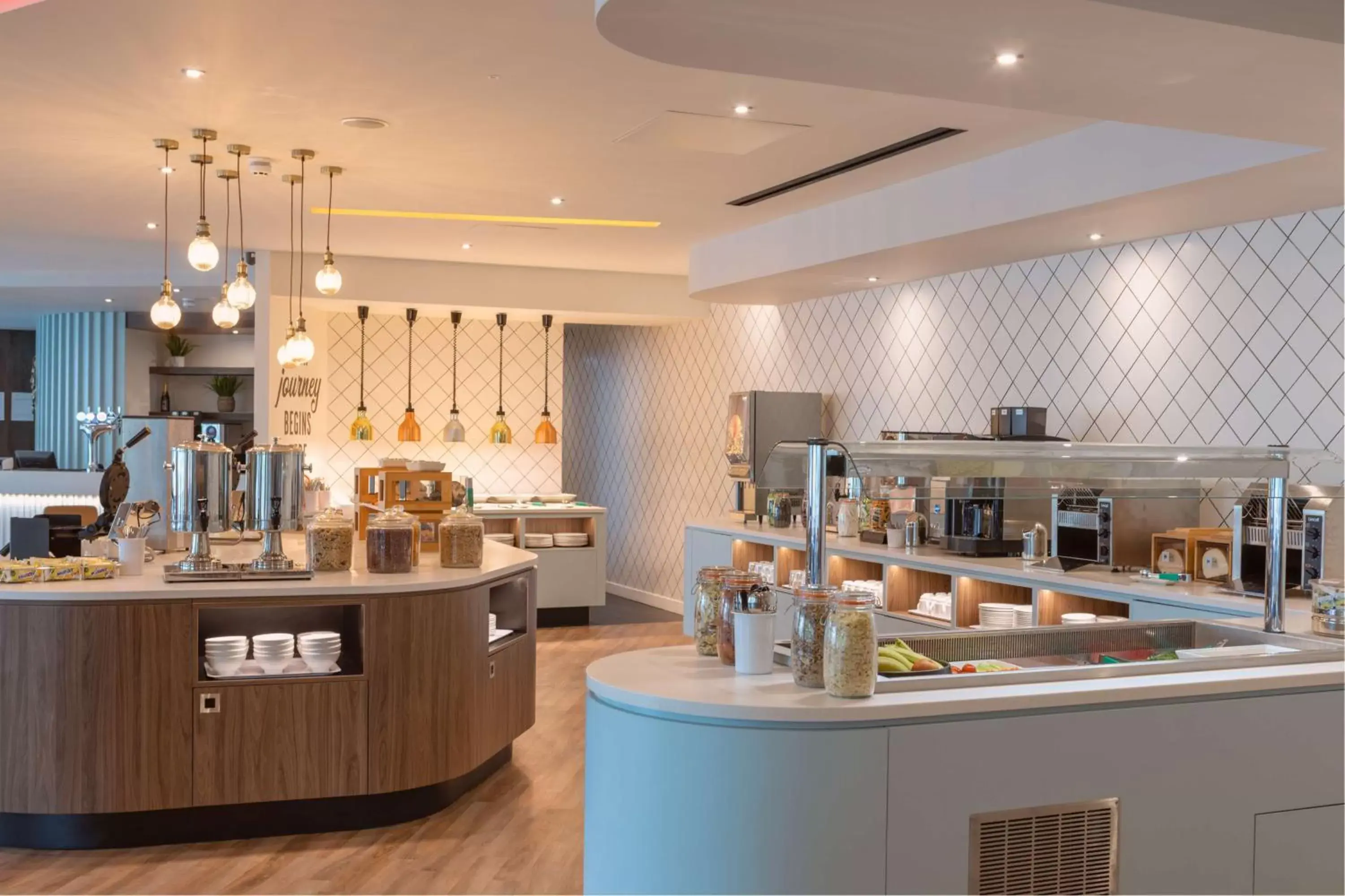 Breakfast, Restaurant/Places to Eat in Hampton by Hilton Ashford International