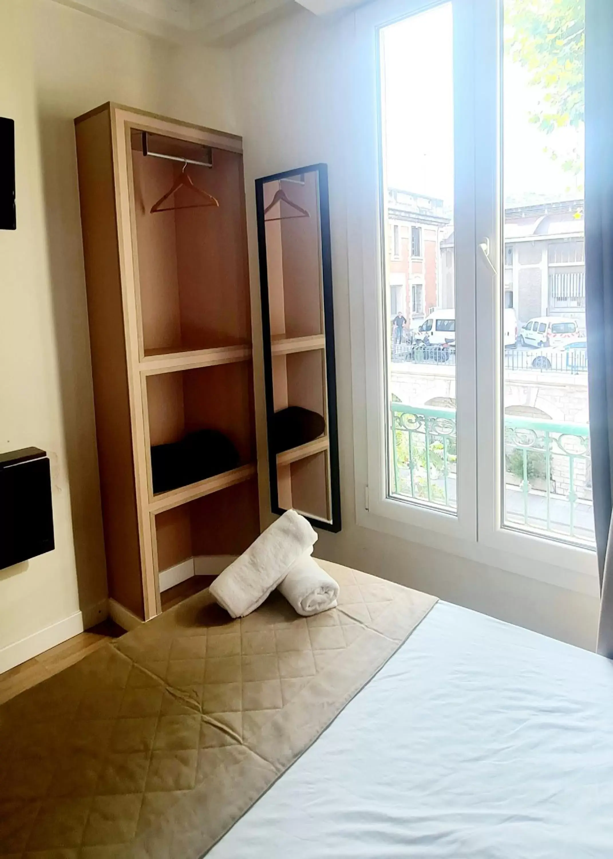 wardrobe, Bed in Evelia Hotels