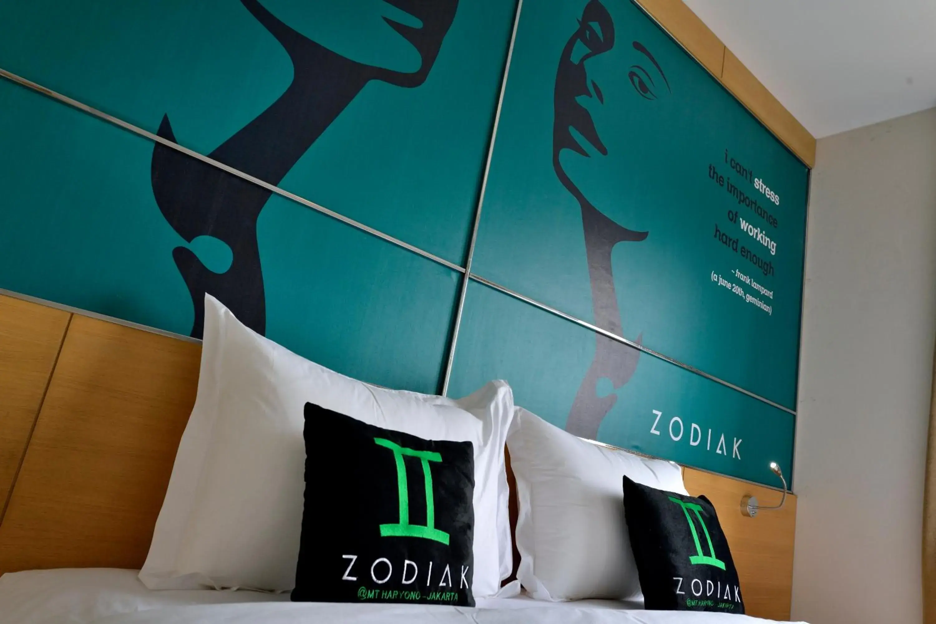 Bed in Zodiak MT Haryono by KAGUM Hotels