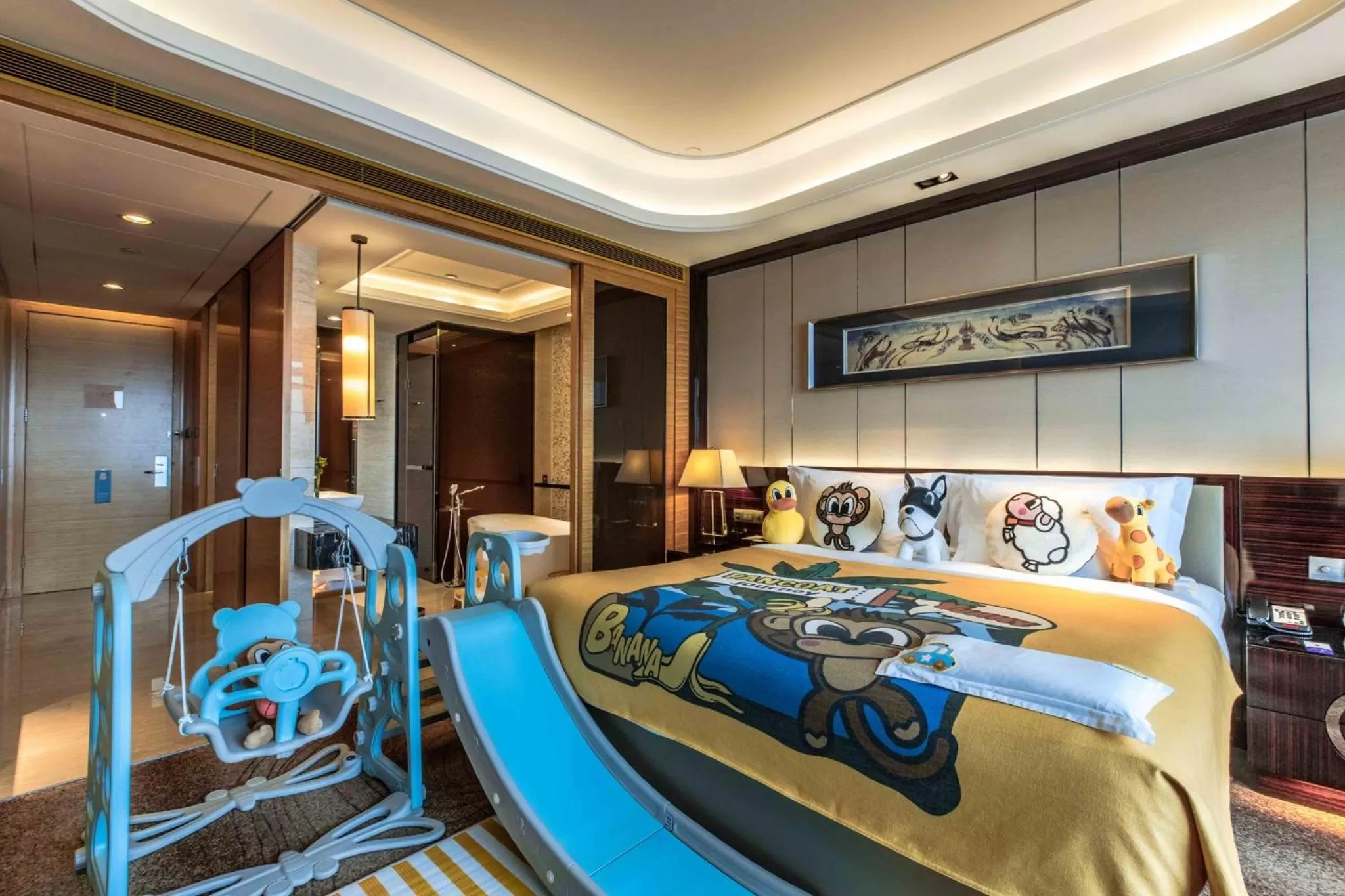 Photo of the whole room, Bed in Crowne Plaza Hotel Lanzhou by IHG