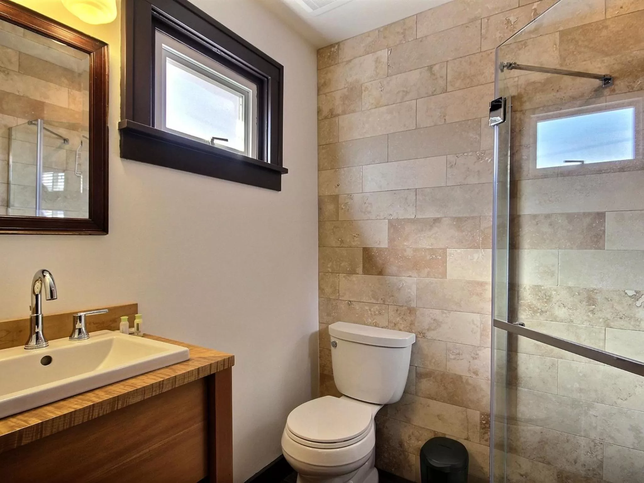 Shower in Pitchwood Inn