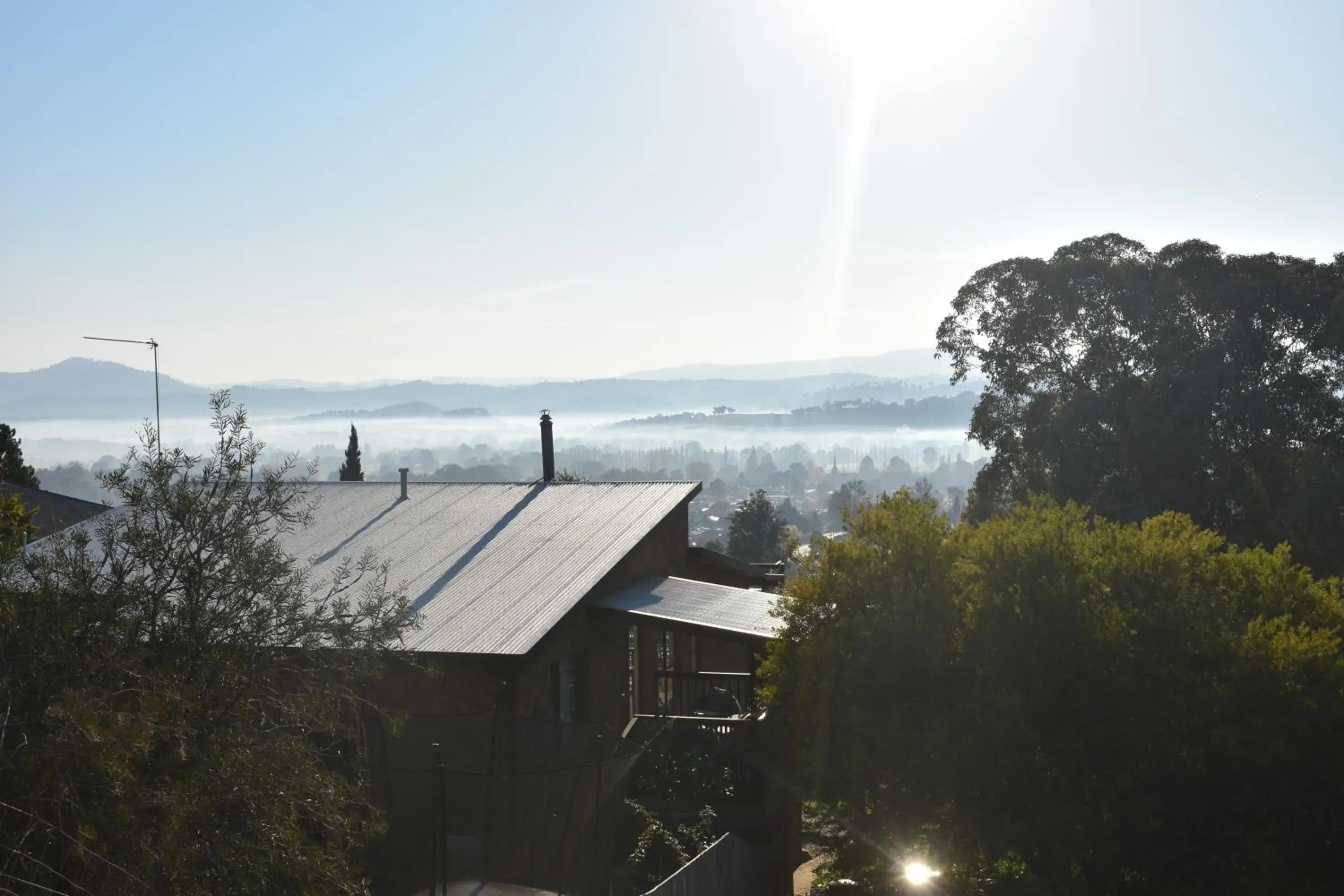 Quiet street view in Tumut Farrington motel