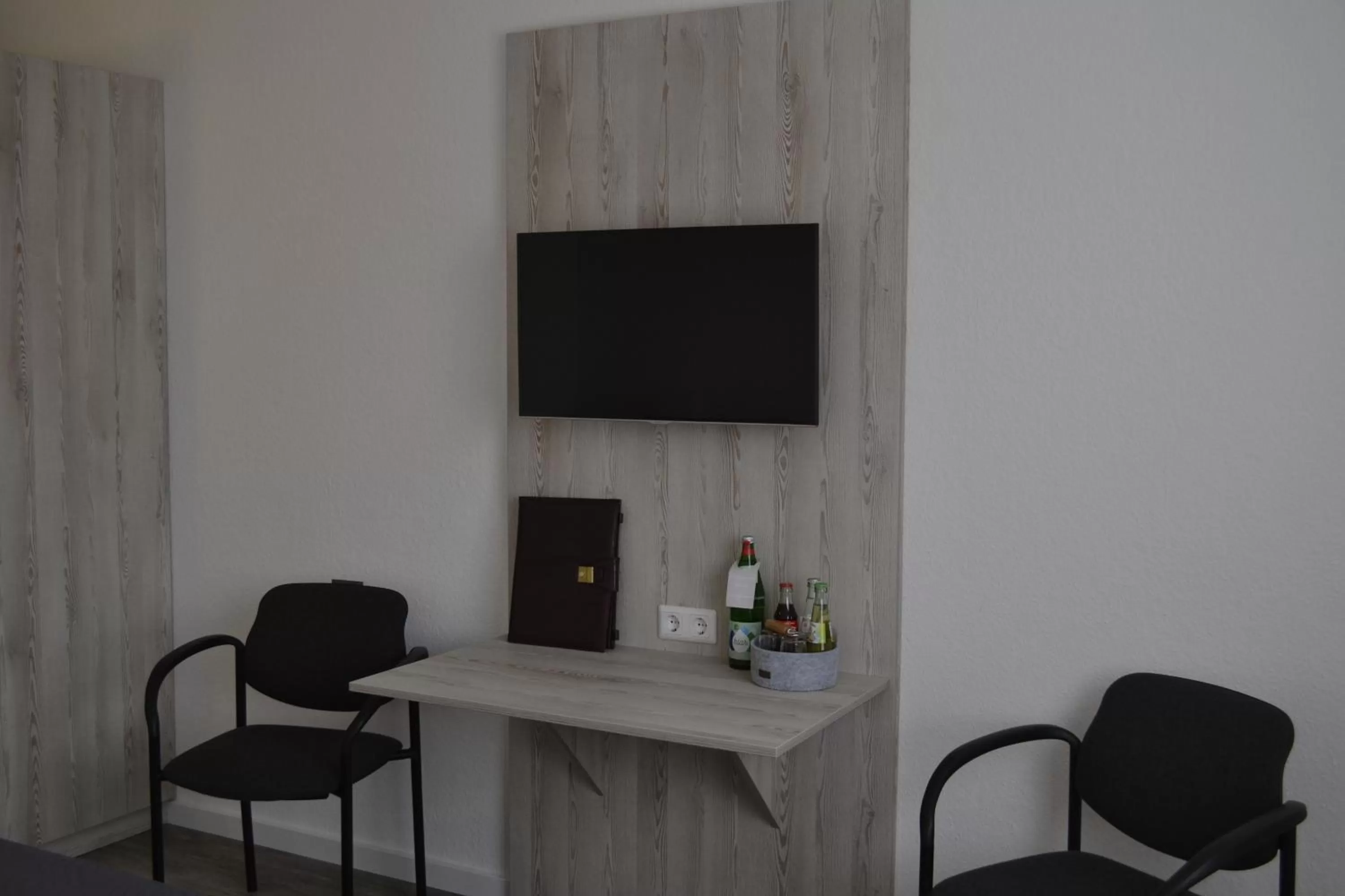 TV and multimedia, TV/Entertainment Center in Hotel-Café-Galerie