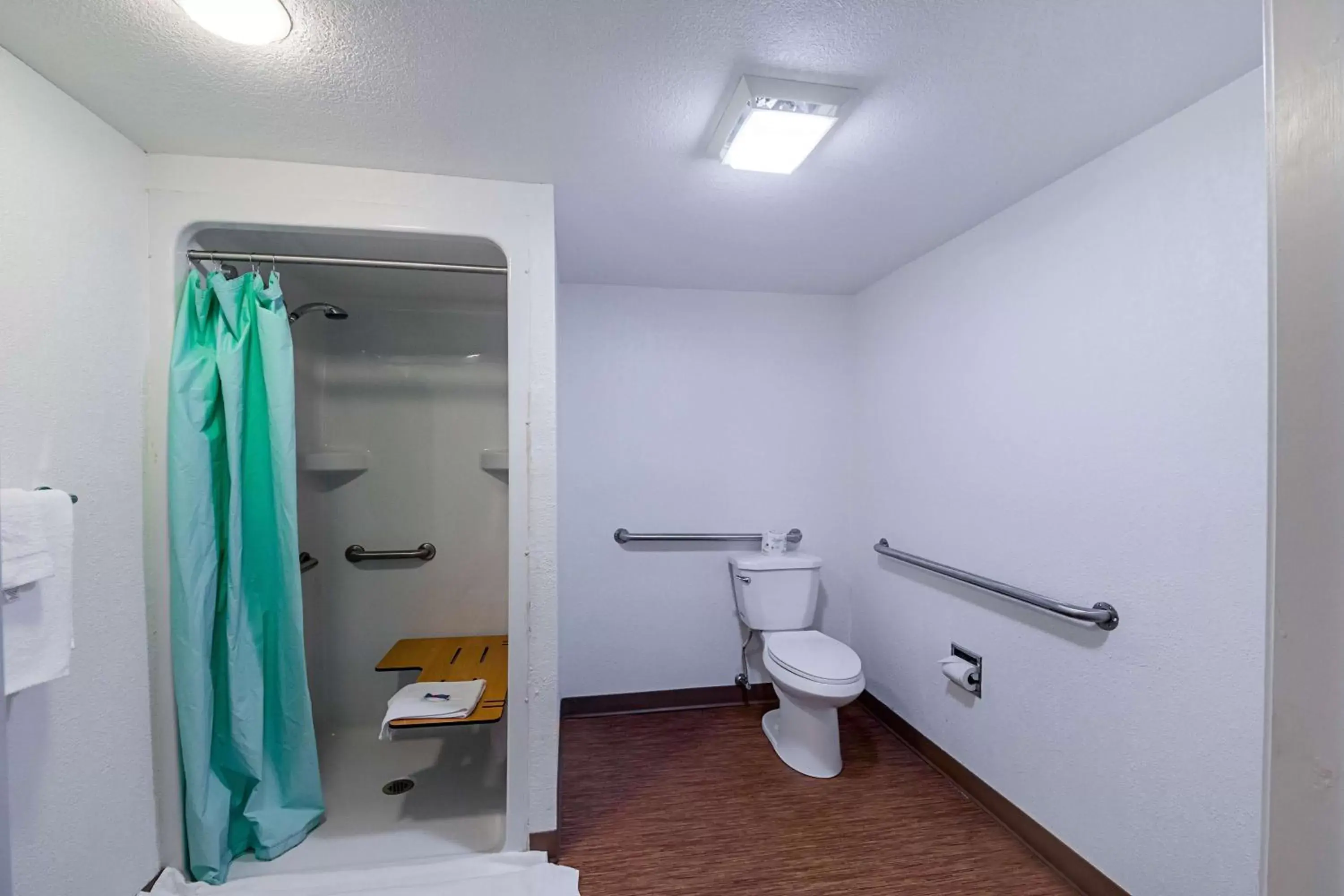 Shower, Bathroom in Motel 6-Boerne, TX