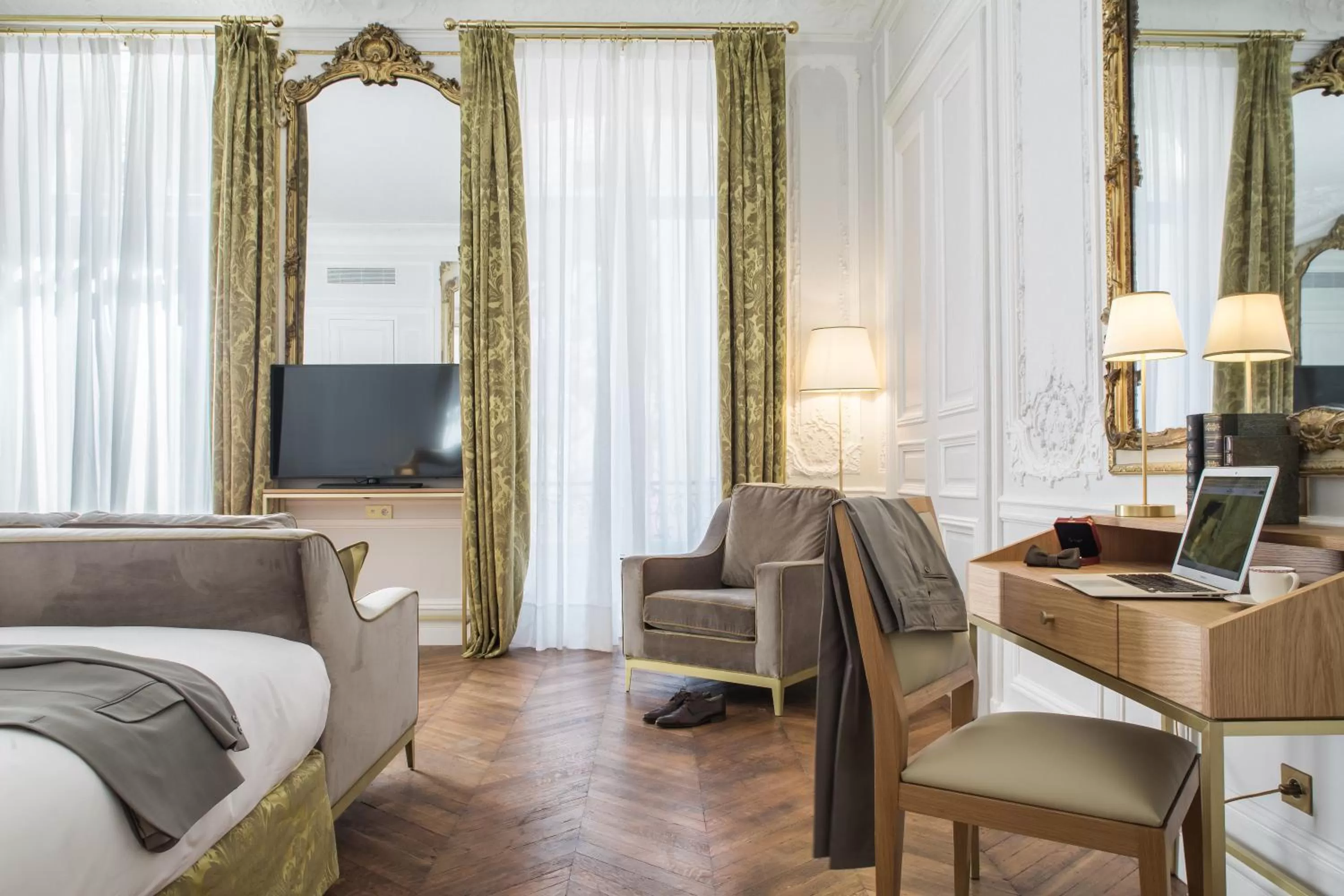 TV and multimedia, Bed in Hôtel Alfred Sommier