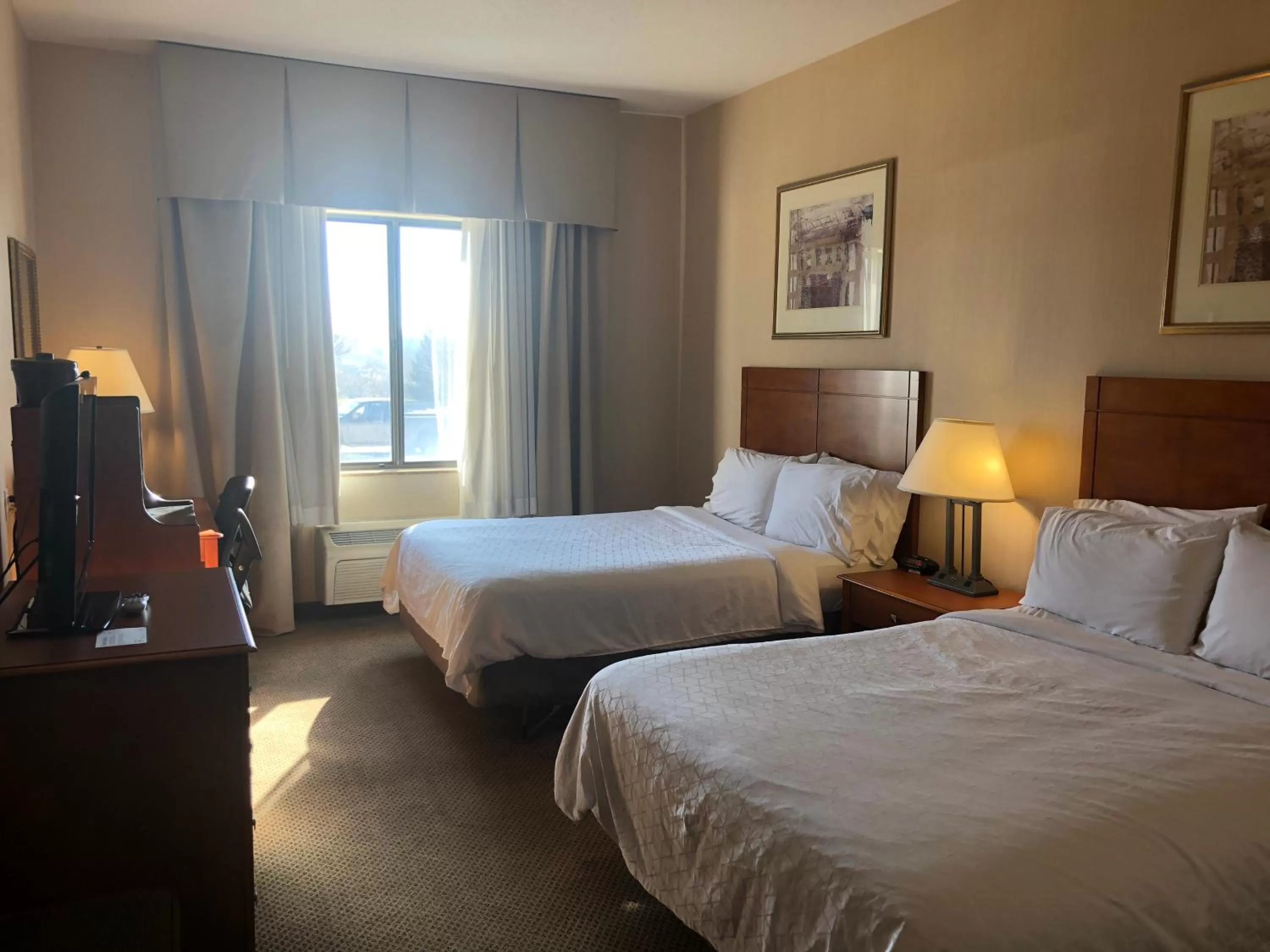 Bed in Holiday Inn Express Hotel & Suites Lansing-Dimondale by IHG