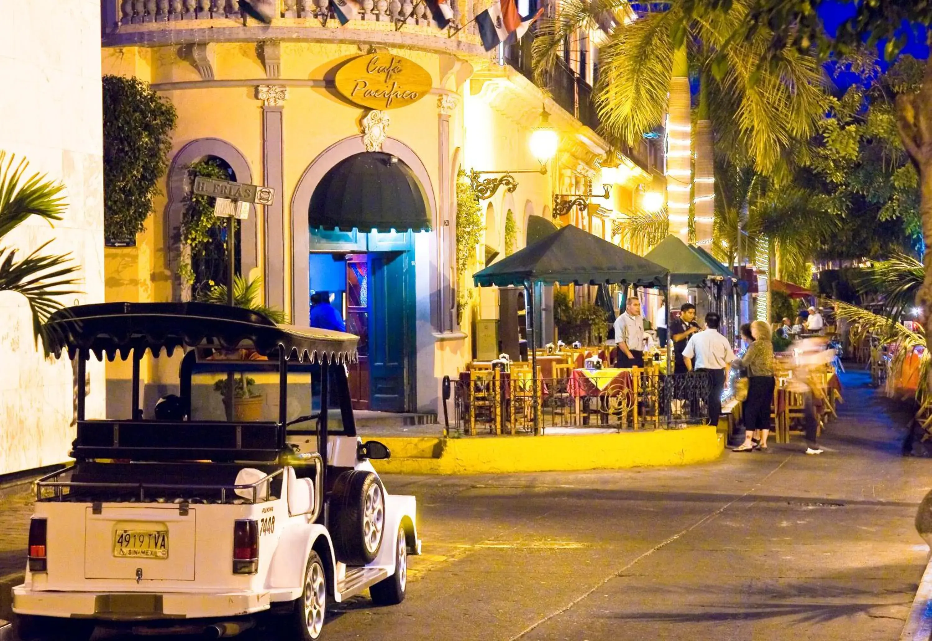 Restaurant/places to eat in Las Flores Beach Resort Restaurant/places to eat in Las Flores Beach Resort