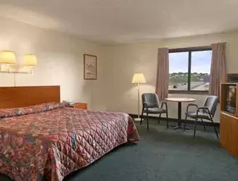 King Room - Non-Smoking in Super 8 by Wyndham Cos/Hwy. 24 E/PAFB Area