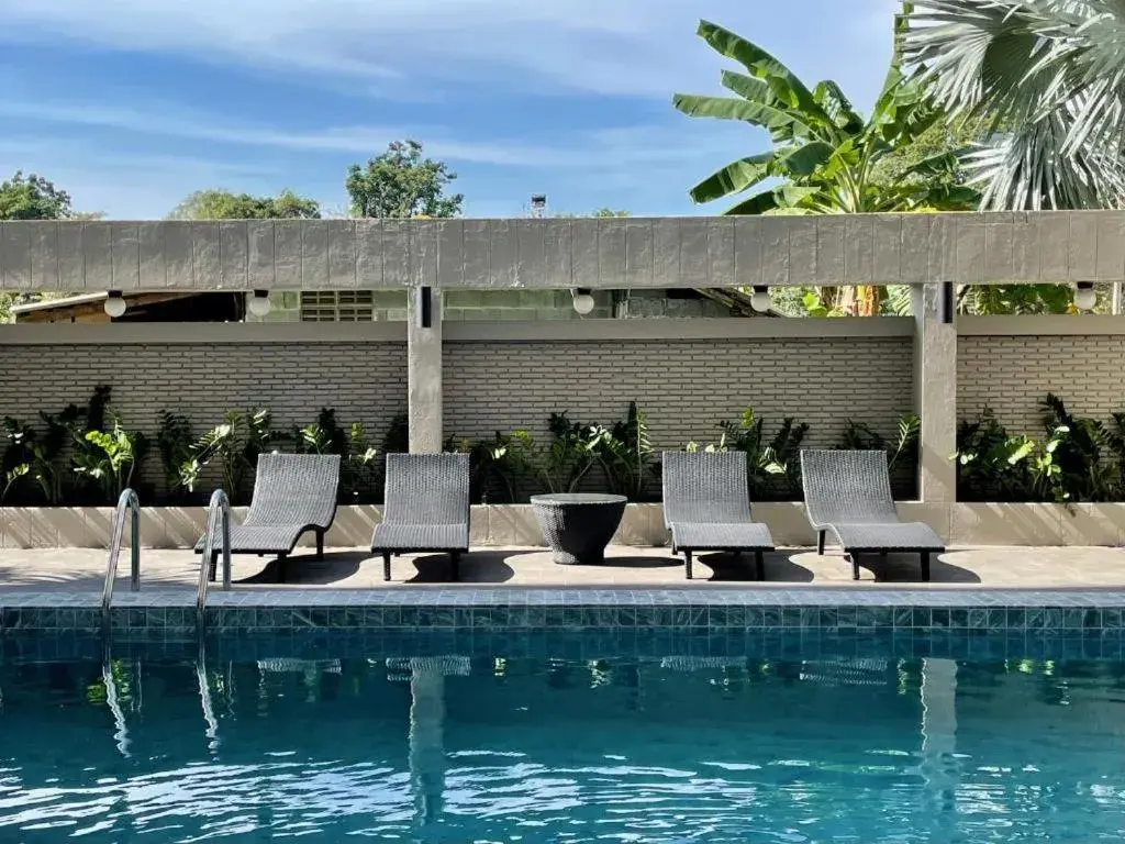 Swimming pool in Garden Paradise Swimming pool in Garden Paradise