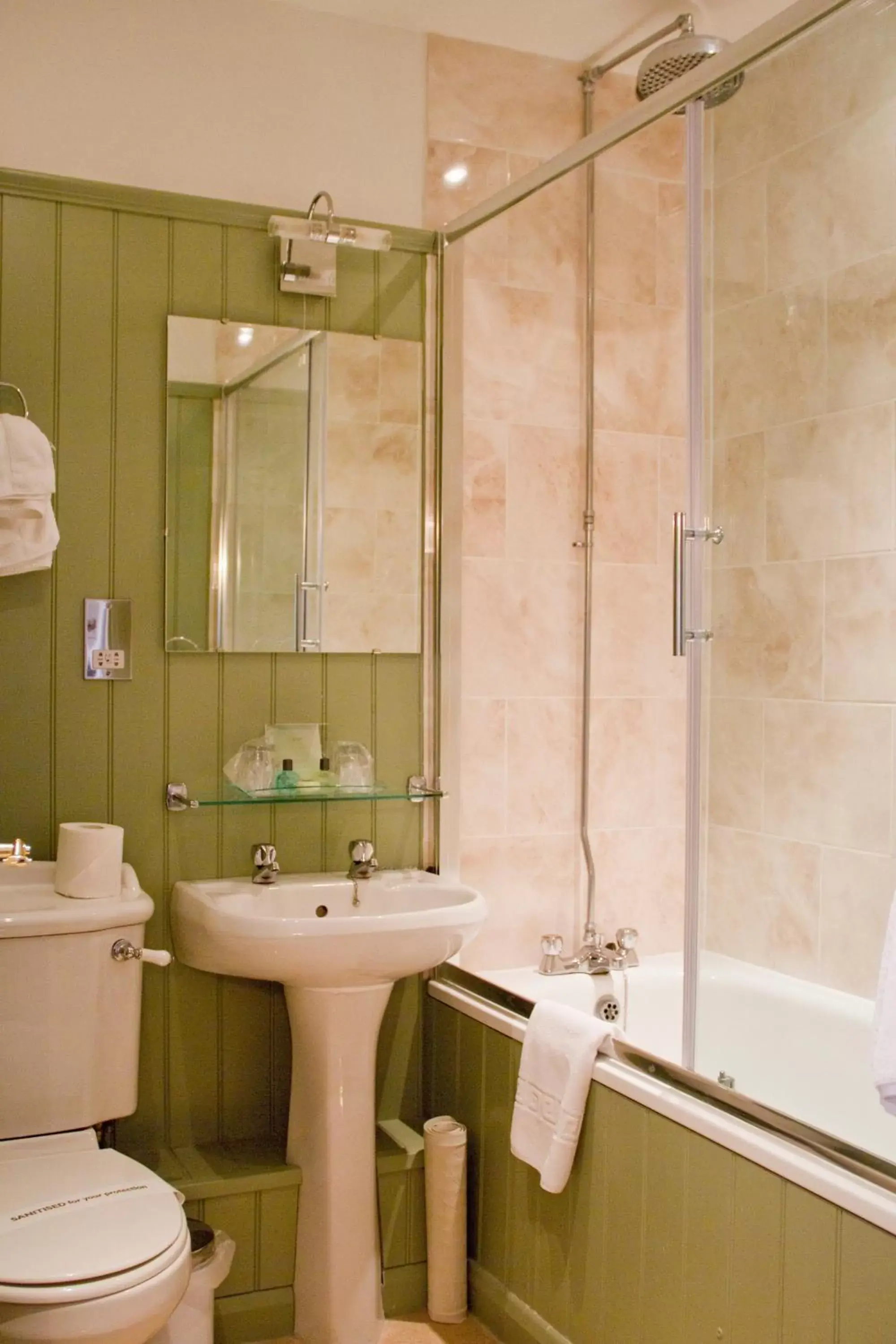 Bathroom in Duke Of Cornwall Hotel