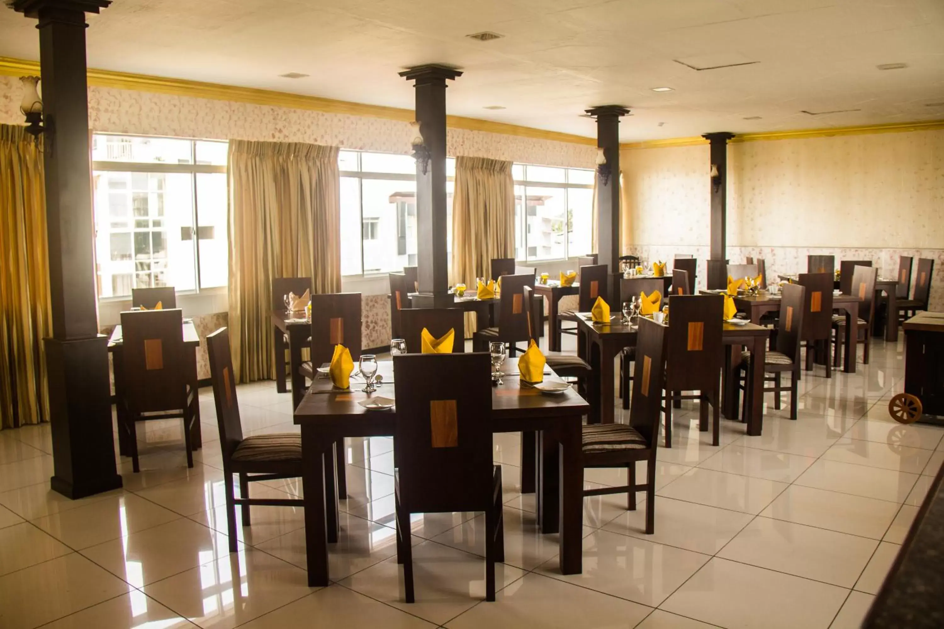 Restaurant/Places to Eat in Ceylon City Hotel,Colombo