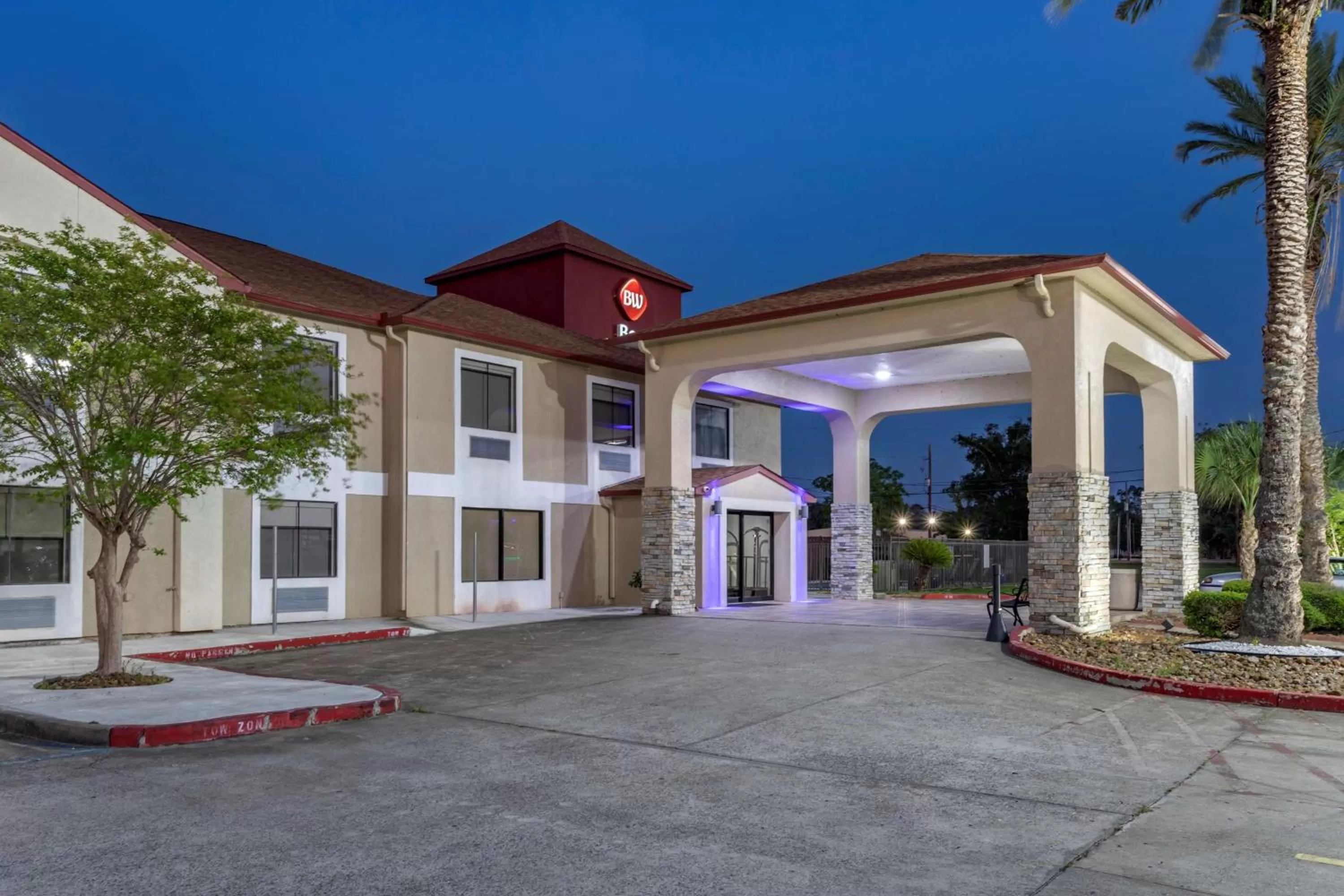 Property building in Best Western Plus Orange County