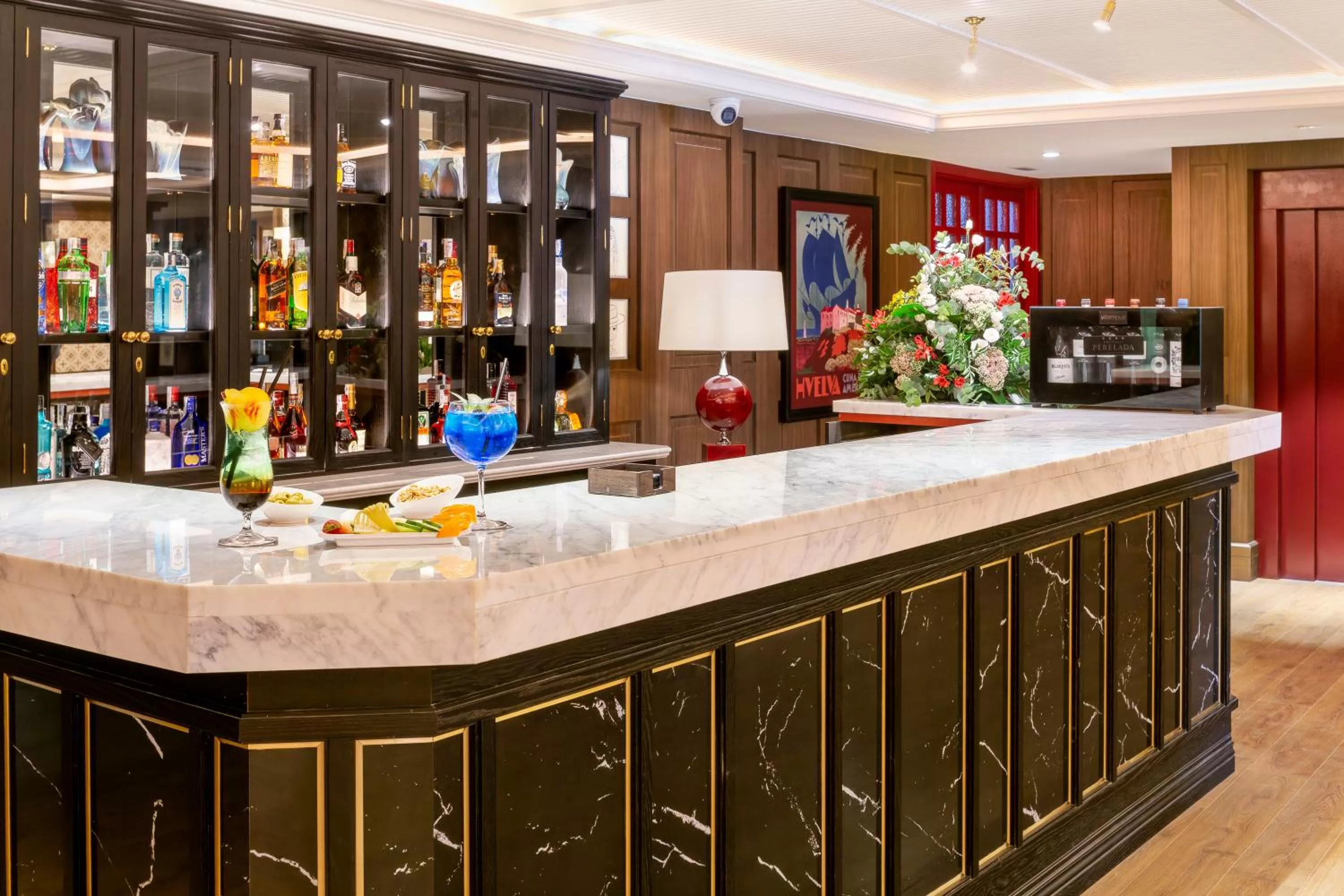 Lounge or bar in H10 Corregidor Boutique Hotel