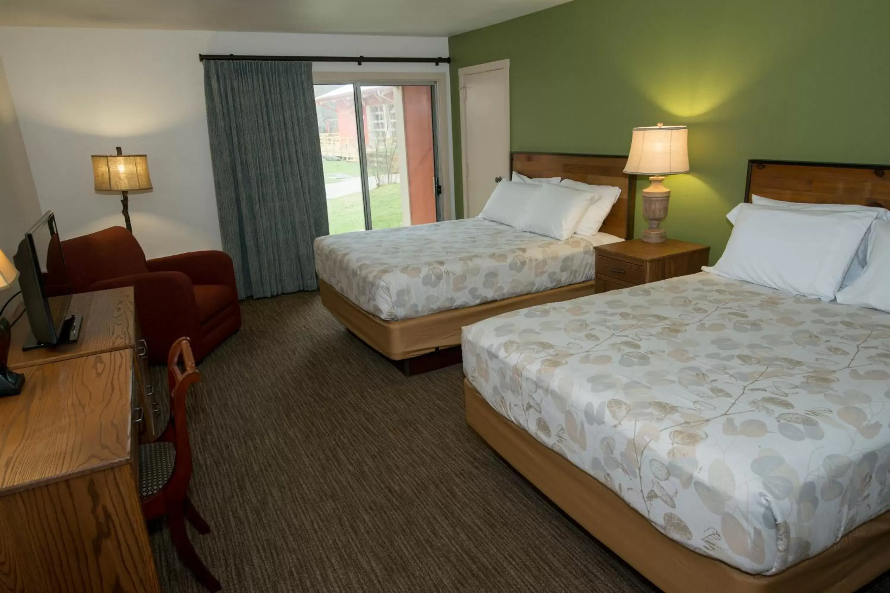 Photo of the whole room, Bed in Brown County Inn