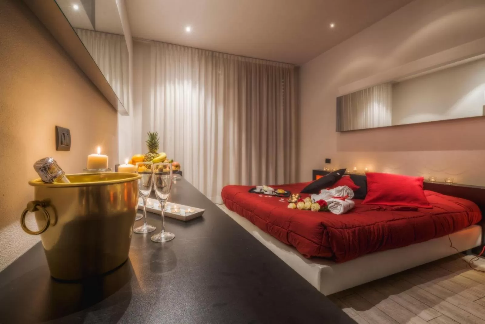 Photo of the whole room, Bed in Blue Shades Hotel