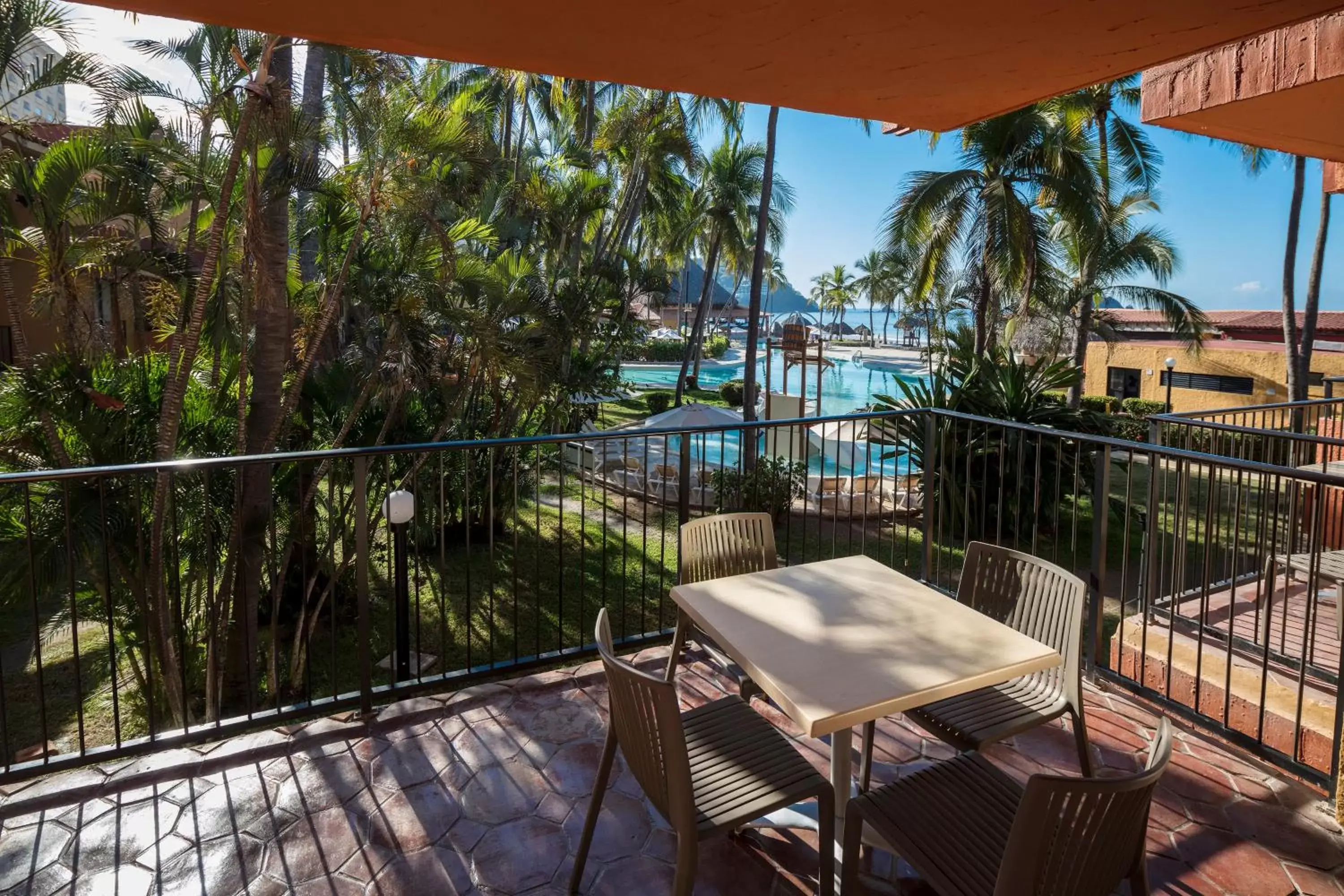 Photo of the whole room, Balcony/Terrace in Holiday Inn Resort Ixtapa All-Inclusive, an IHG Hotel