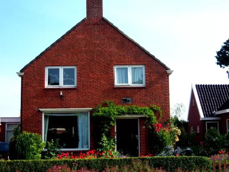 Facade/entrance, Property Building in de Twee Paardjes