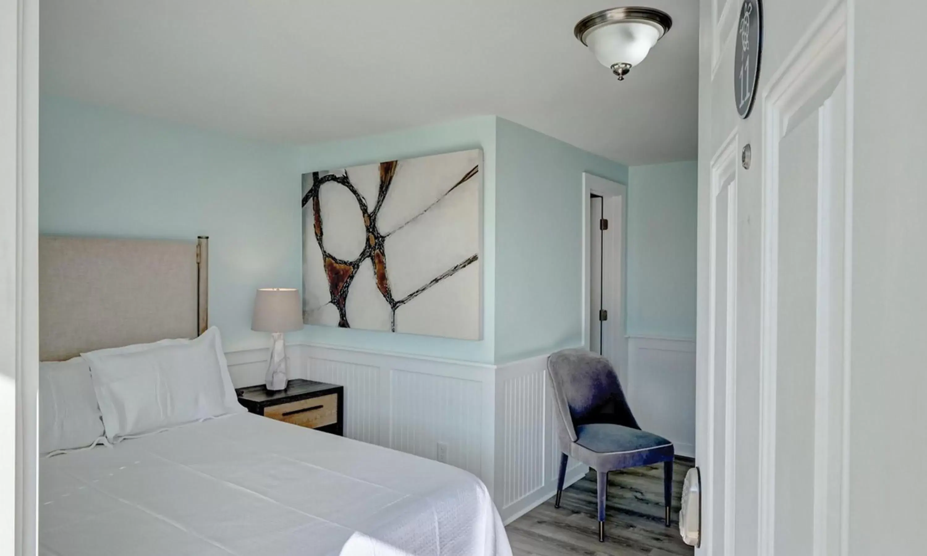 Bed in Loggerhead Inn and Suites by Carolina Retreats