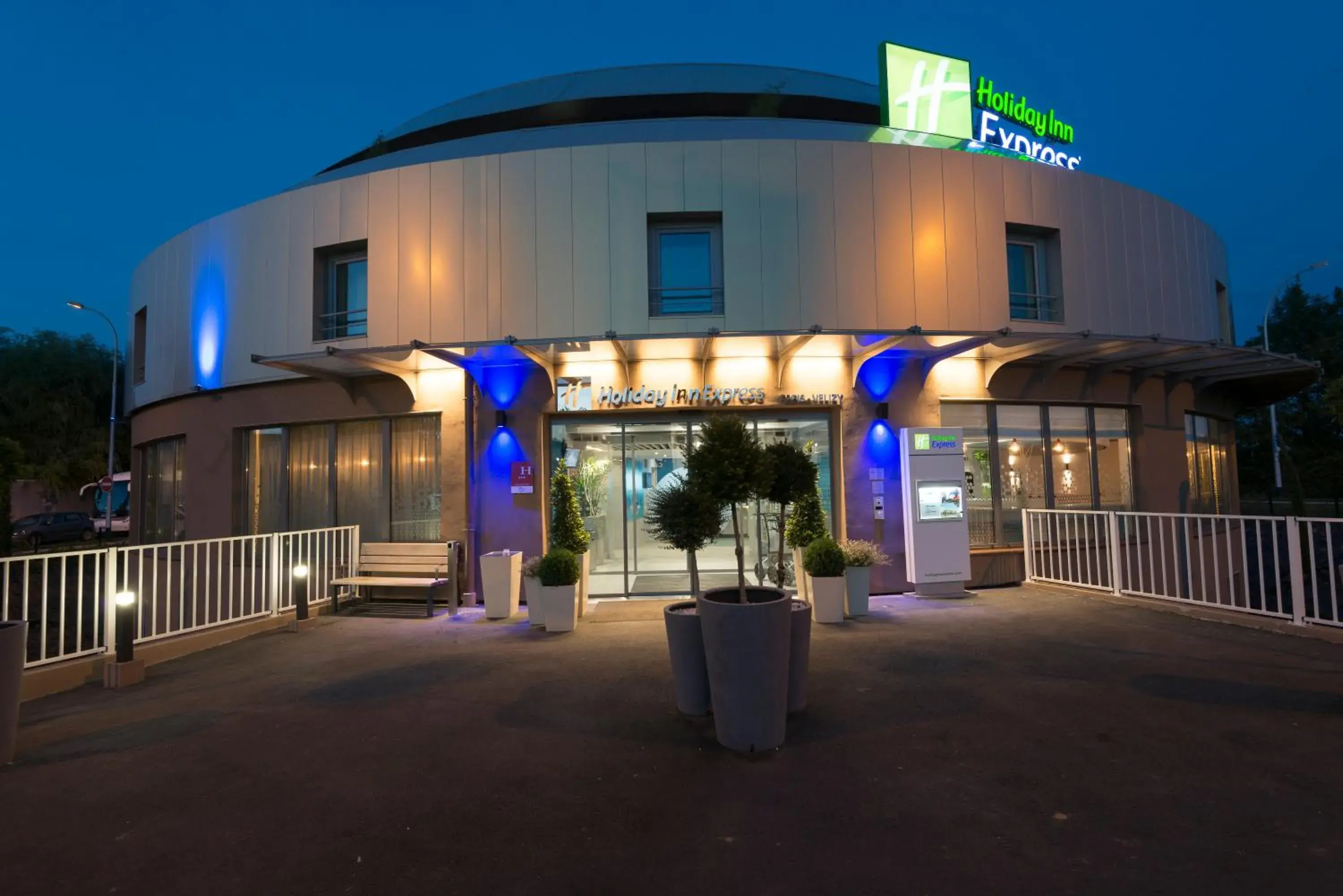 Property building in Holiday Inn Express Paris - Velizy