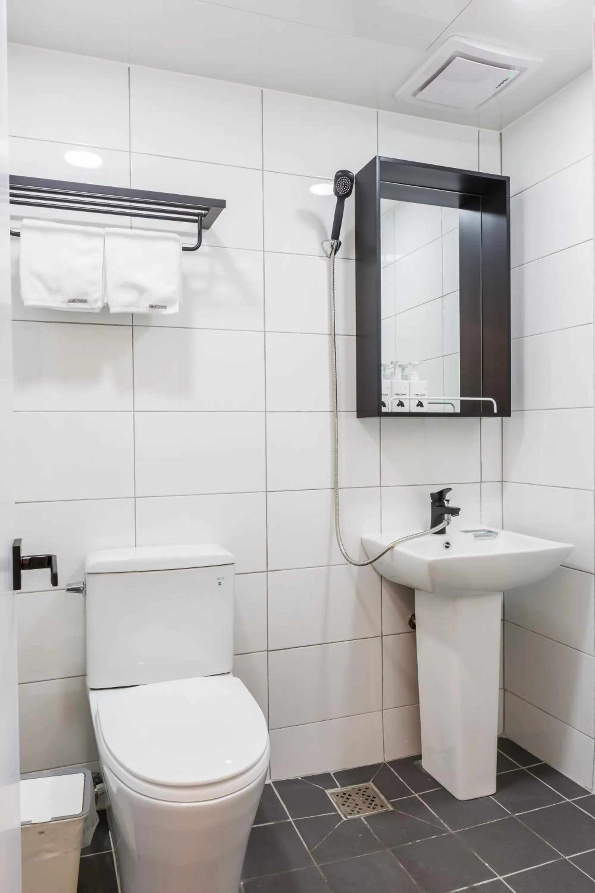 Shower in Hotel Baroato 2nd