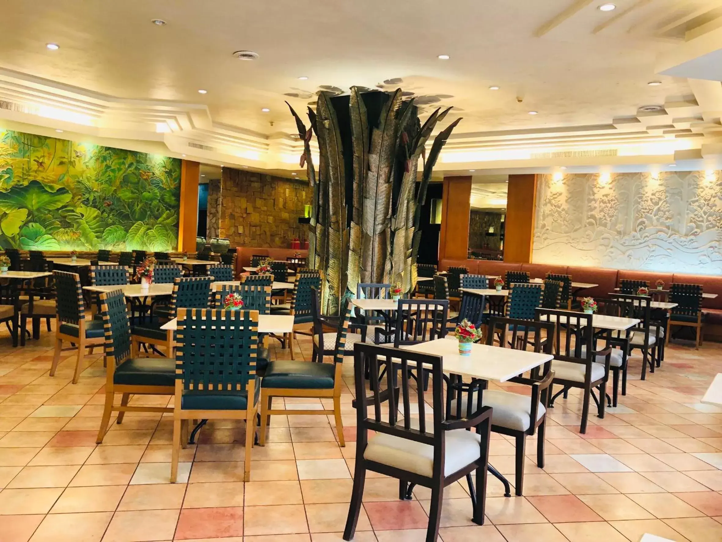 Restaurant/Places to Eat in Indra Regent Hotel