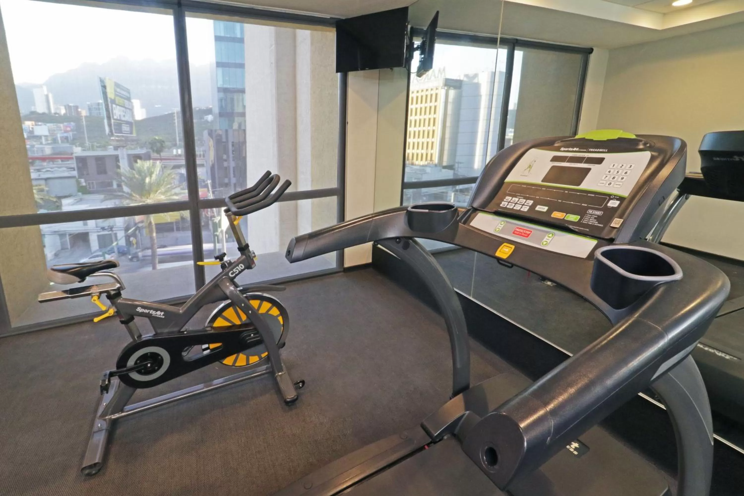 Fitness centre/facilities in City Express Plus by Marriott Monterrey Galerías