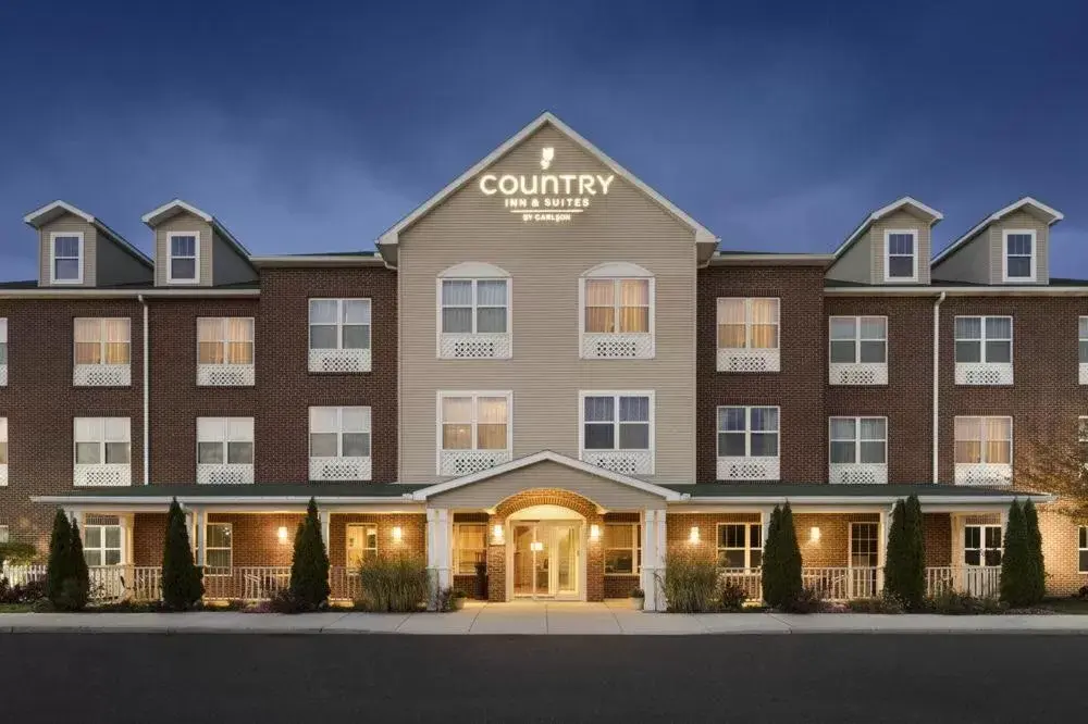 Property building in Country Inn & Suites by Radisson, Gettysburg, PA
