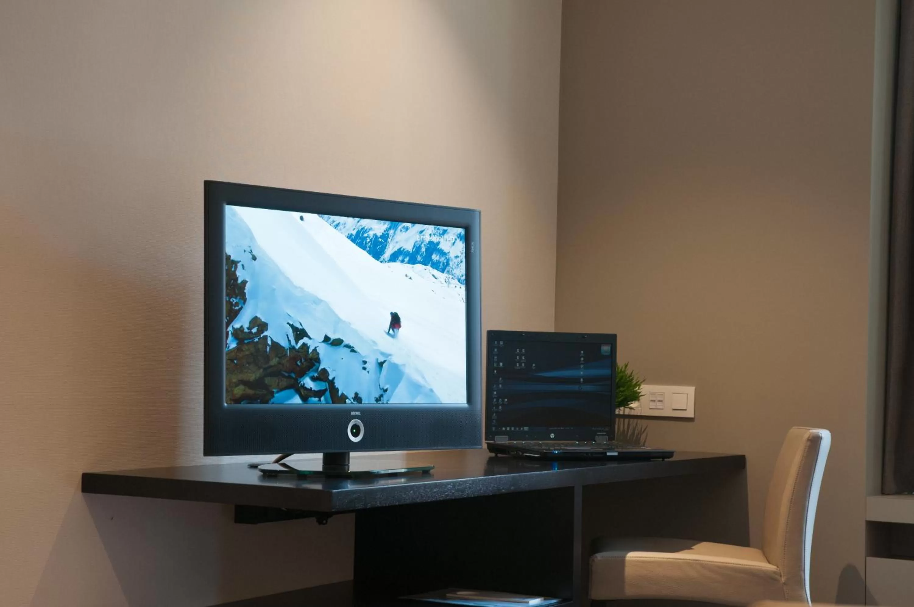 TV and multimedia in Castelnou Aparthotel