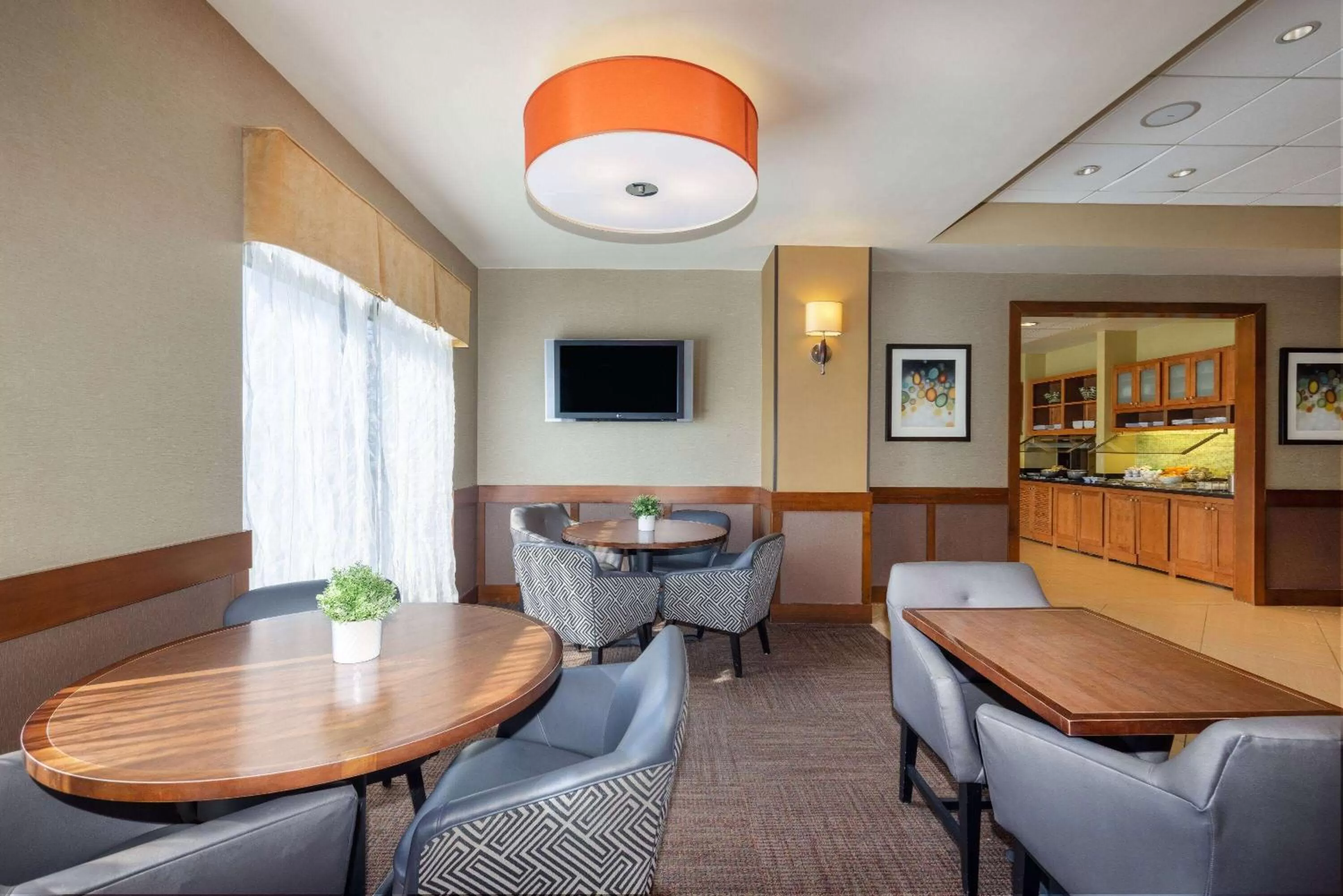 Breakfast in Wyndham Garden Kansas City Airport