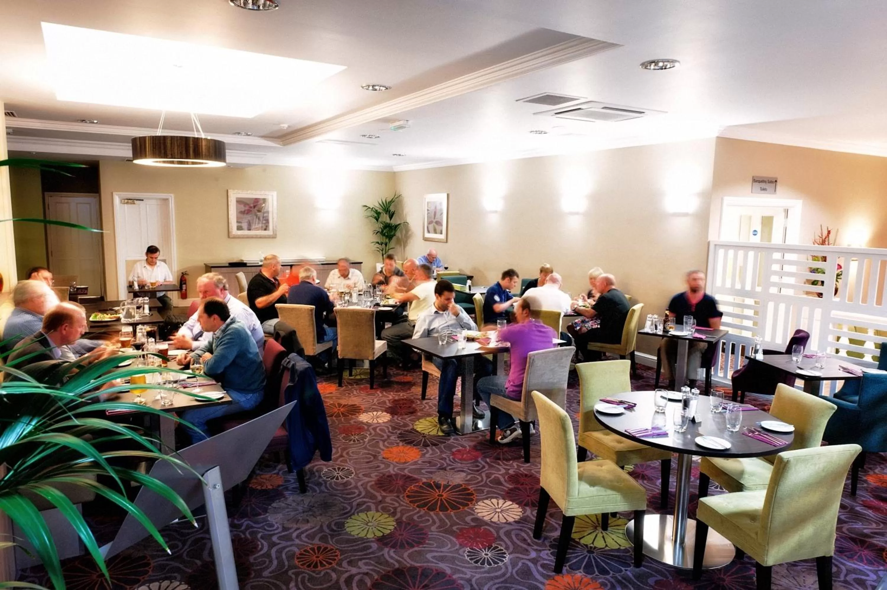 Restaurant/places to eat in Link Hotel