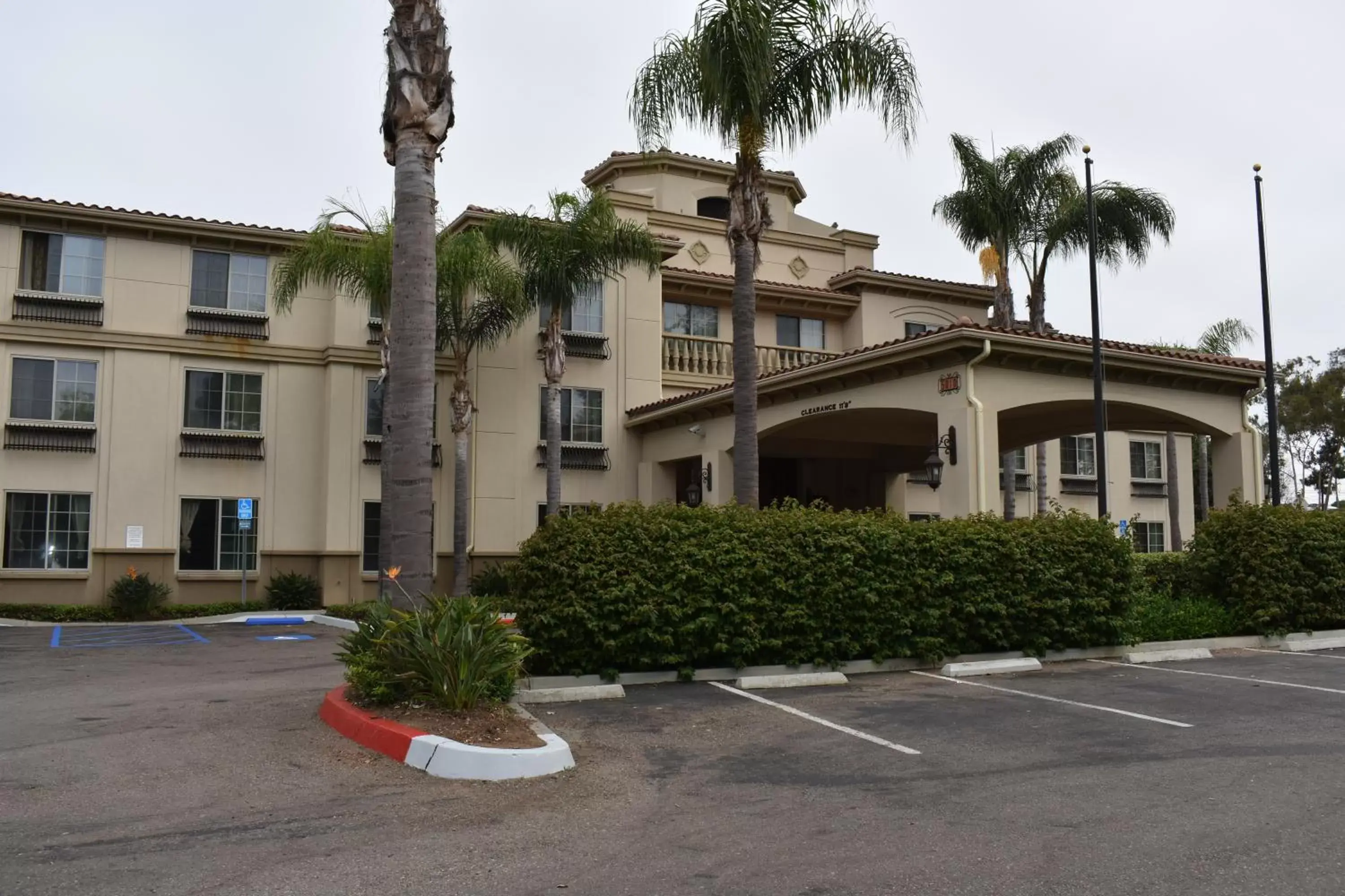 Property building in Studio 6 Carlsbad CA Property building in Studio 6 Carlsbad CA