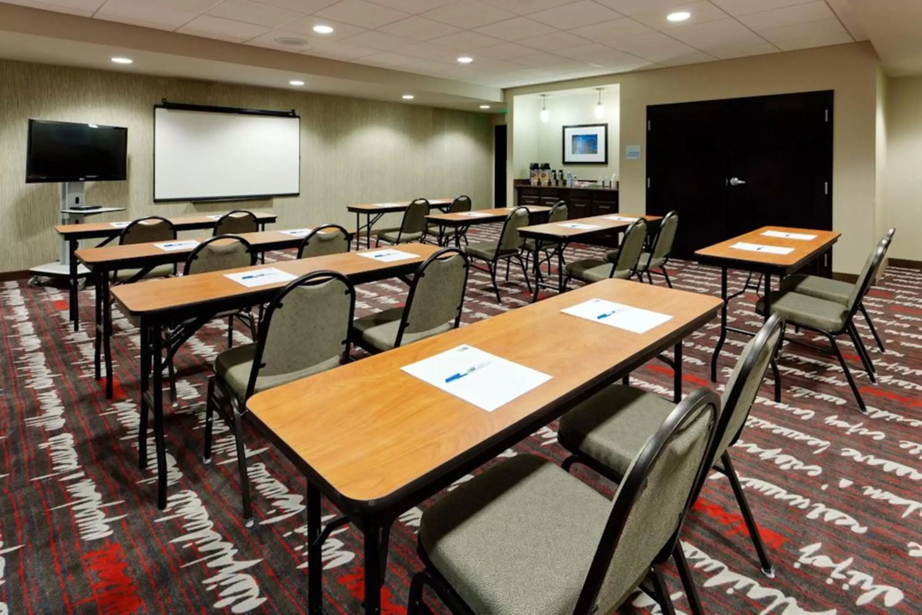 Meeting/conference room, Business Area/Conference Room in Holiday Inn Express & Suites Northeast, an IHG Hotel