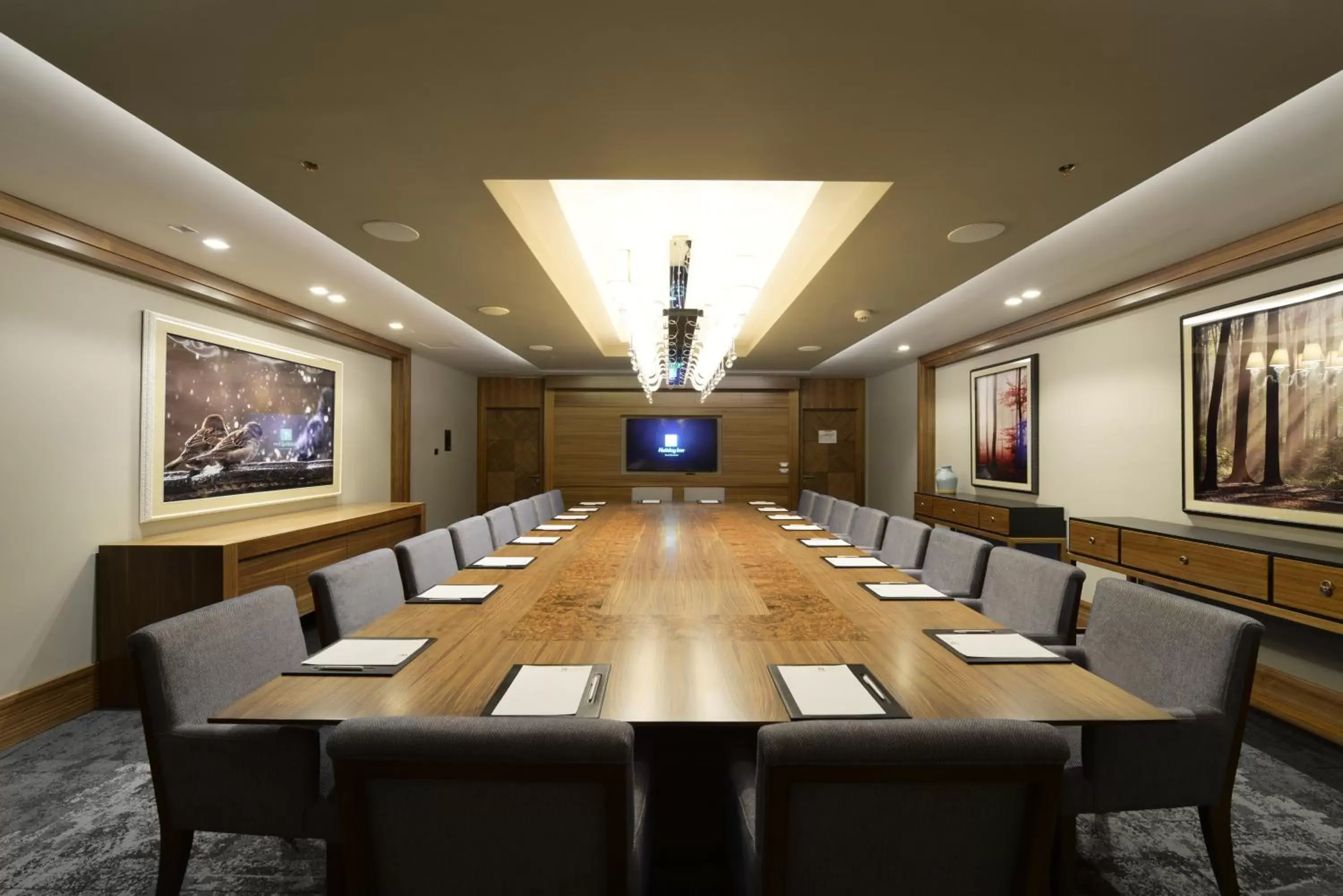 Meeting/conference room in Holiday Inn Bursa - City Centre, an IHG Hotel