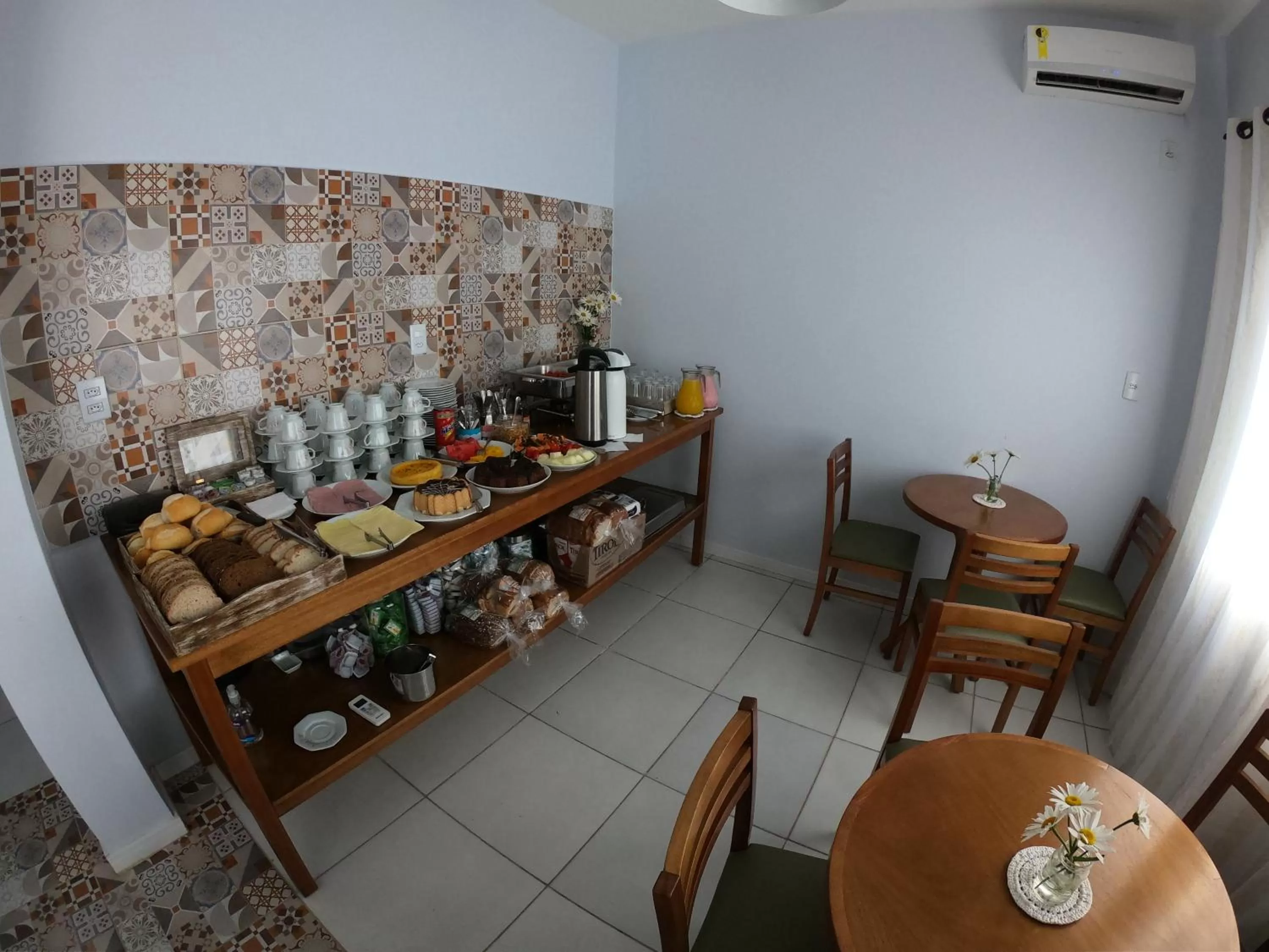 Buffet breakfast in Hotel e Pousada Magic