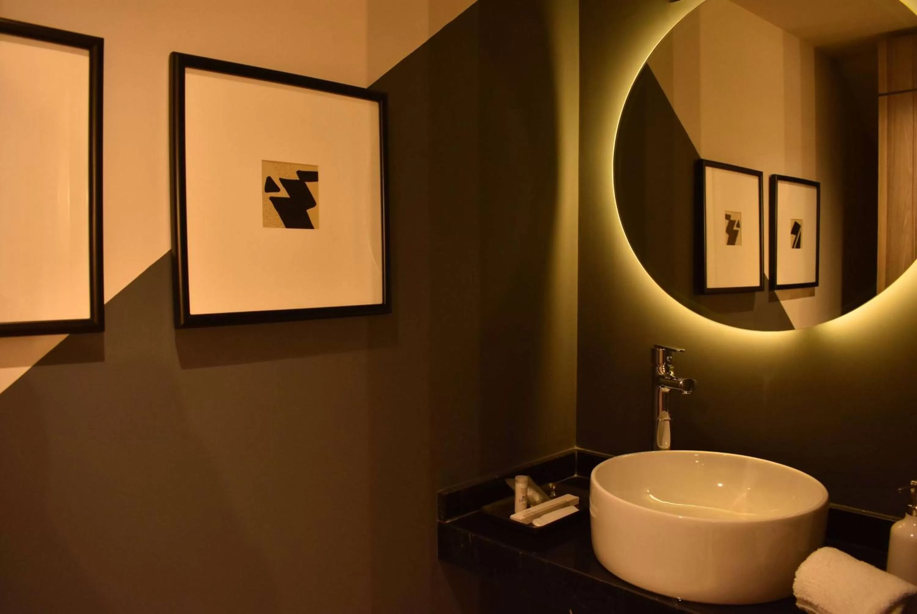 TV and multimedia in Ramada by Wyndham Mexico City Santa Fe