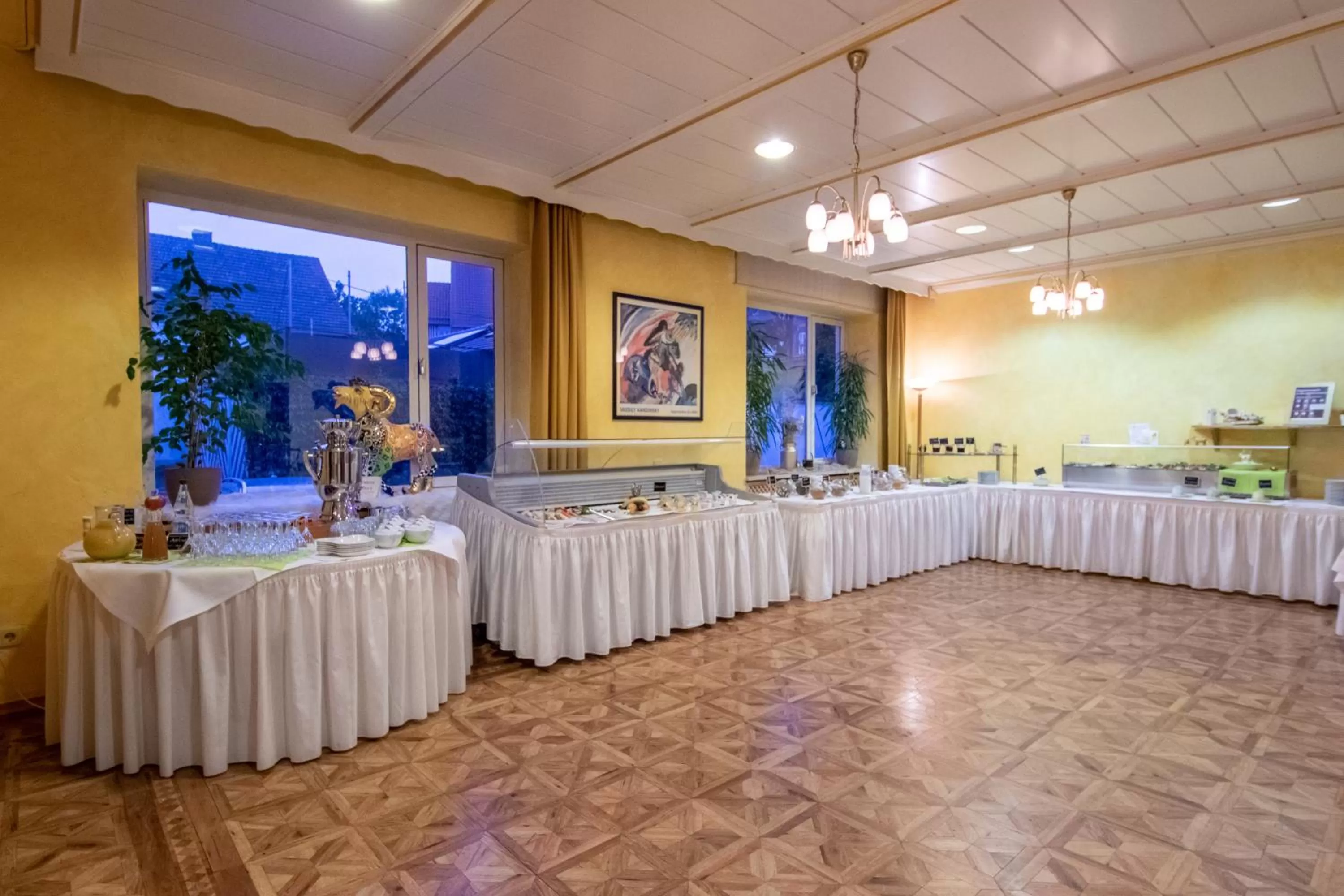 Buffet breakfast in Hotel Goldflair am Rathaus