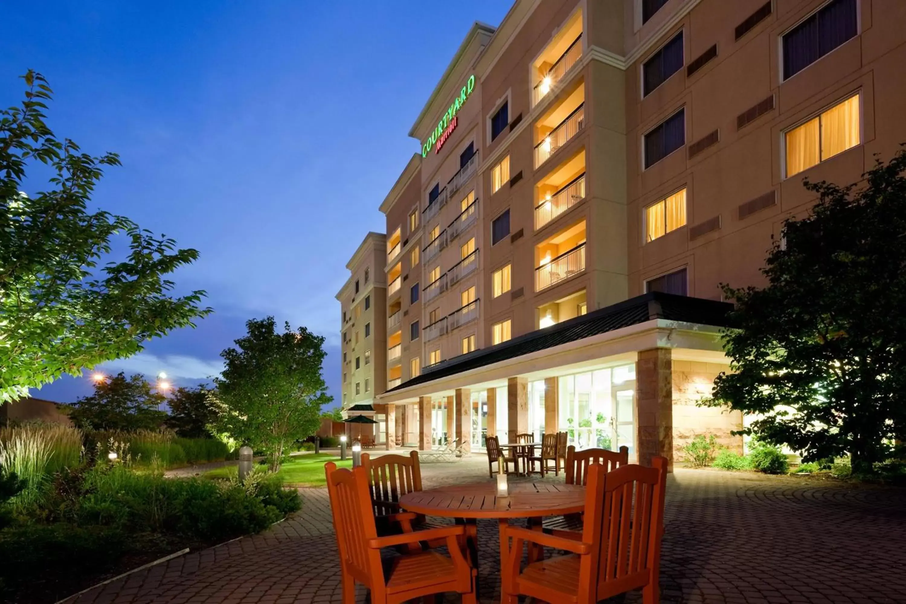 Property Building in Courtyard by Marriott Toronto Markham