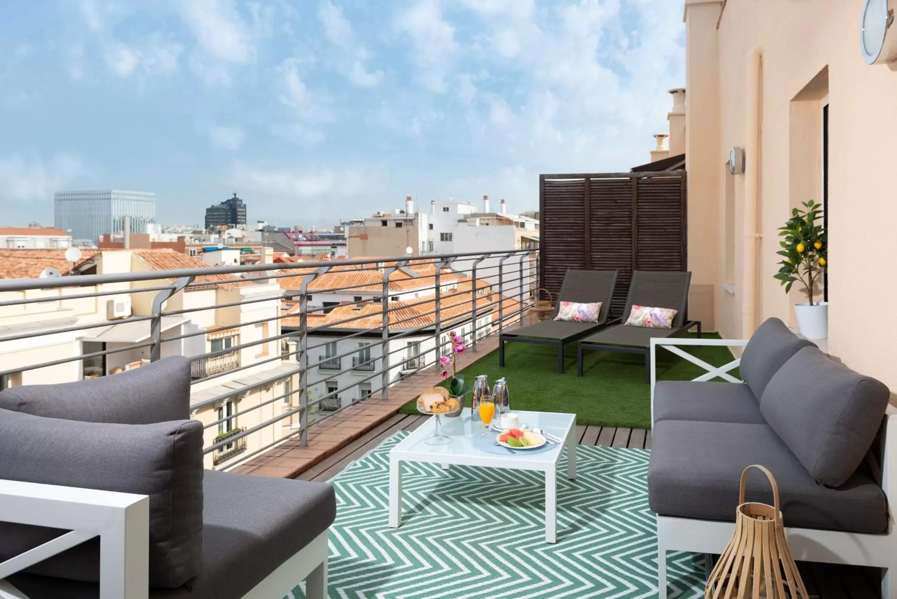 Standard Double or Twin Room with Terrace in NH Madrid Lagasca Standard Double or Twin Room with Terrace in NH Madrid Lagasca