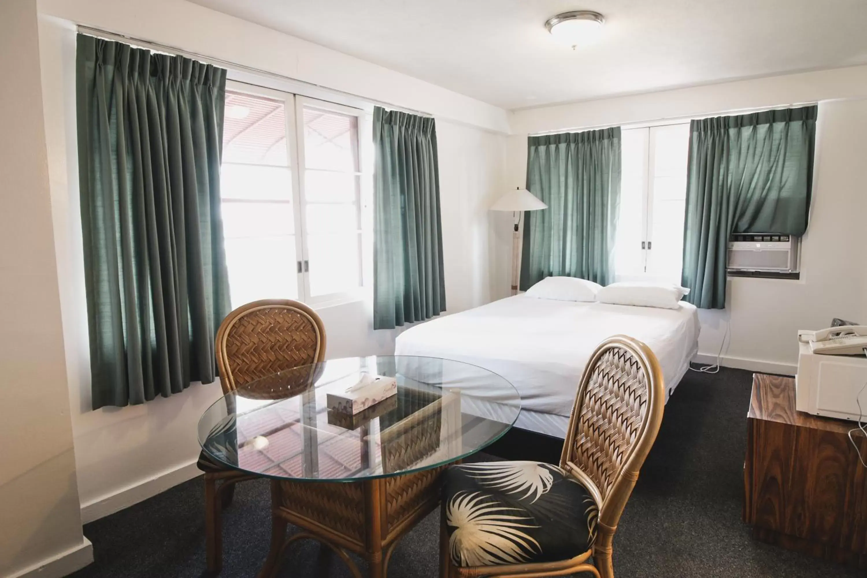 Bed in Royal Grove Waikiki Bed in Royal Grove Waikiki