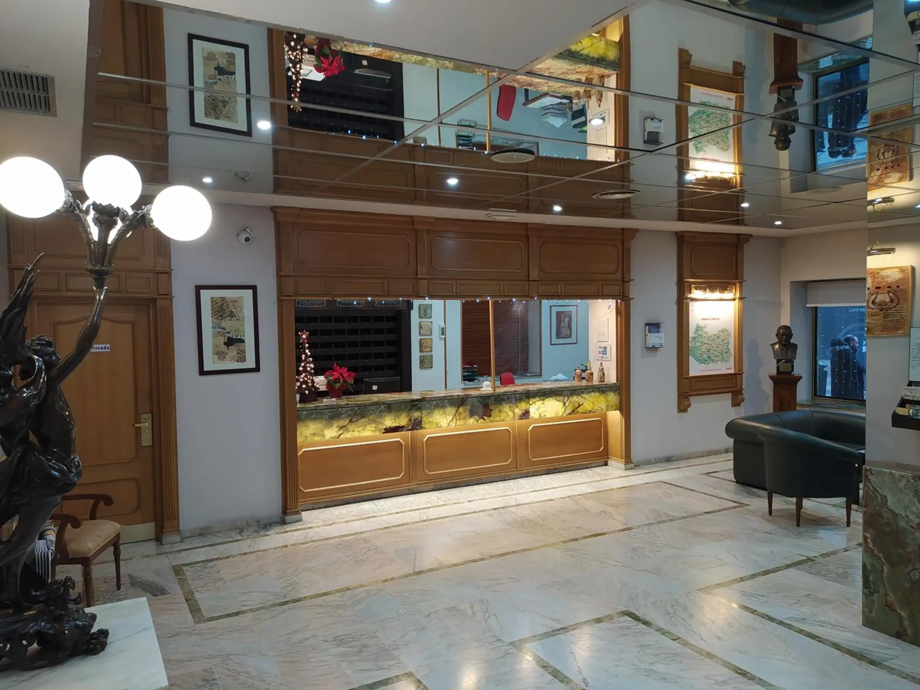 Living room, Lobby/Reception in Hotel Santa Cecilia