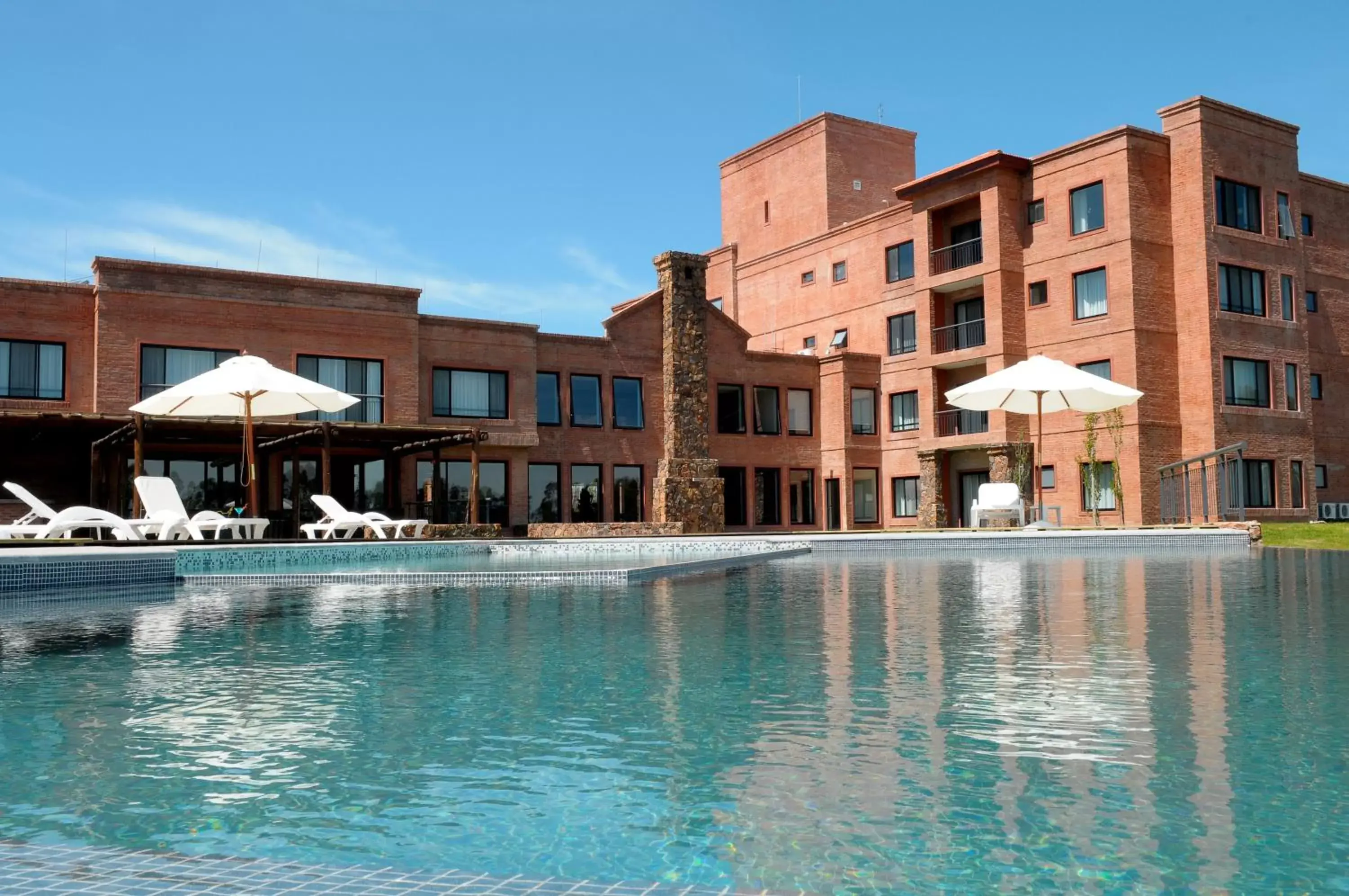 Facade/entrance, Swimming Pool in Regency Park Hotel