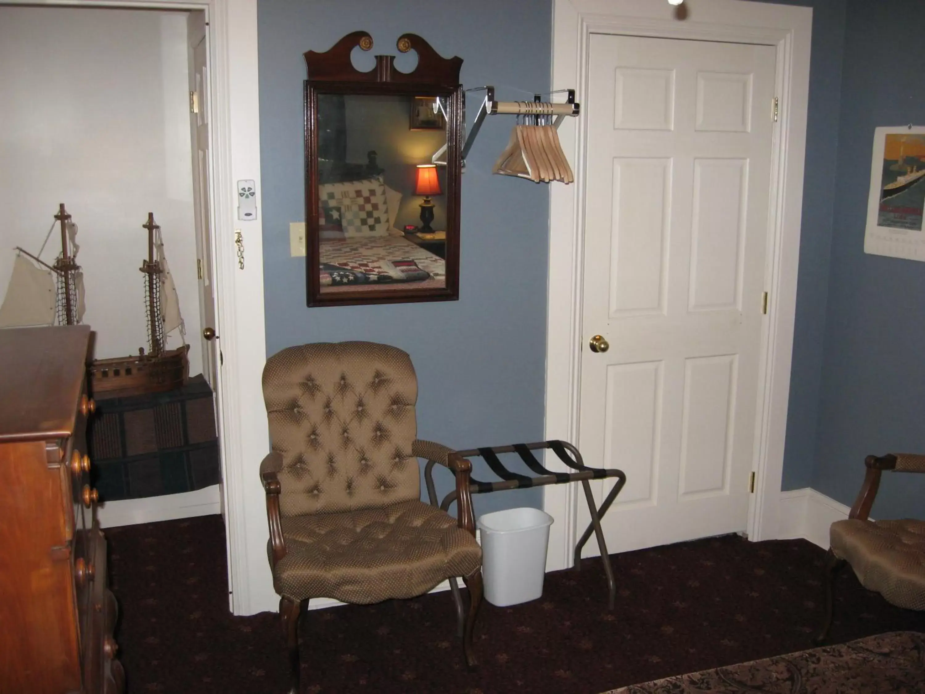 King Room with Private Bathroom with Bath Tub and Shower in Bayberry House Bed and Breakfast King Room with Private Bathroom with Bath Tub and Shower in Bayberry House Bed and Breakfast