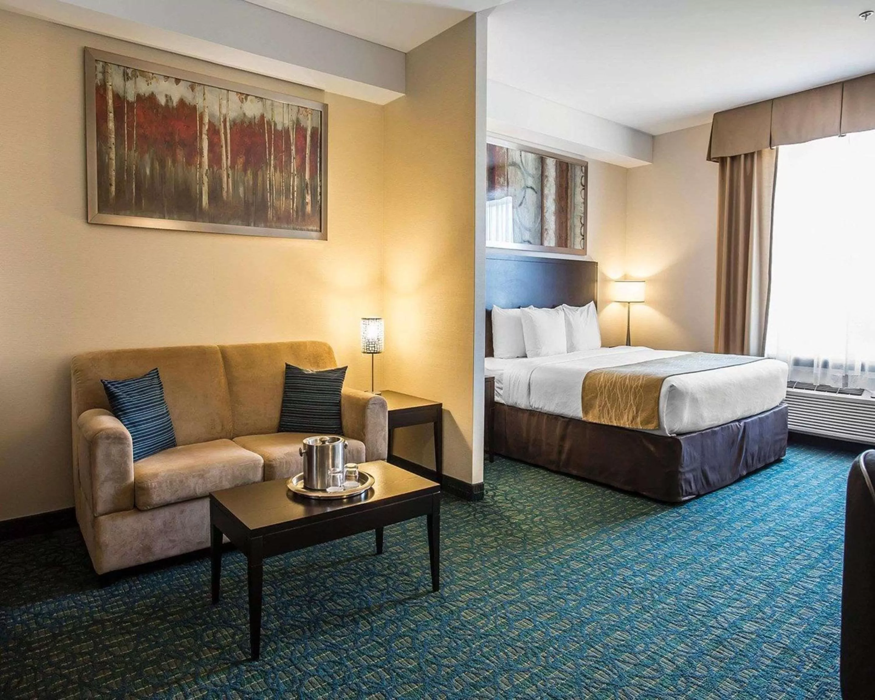 Photo of the whole room, Bed in Comfort Hotel Bayer's Lake