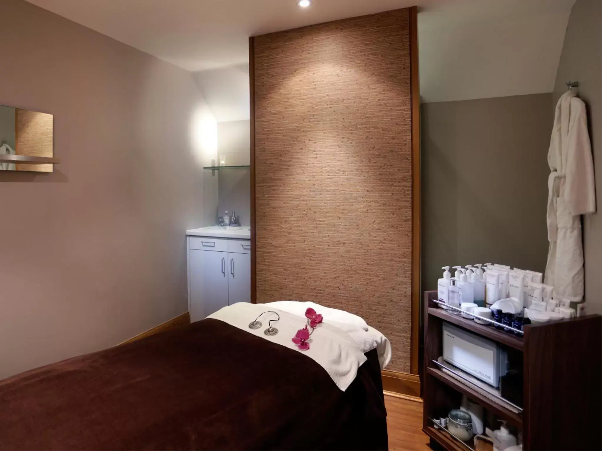 Massage, Bed in Macdonald Alveston Manor Hotel