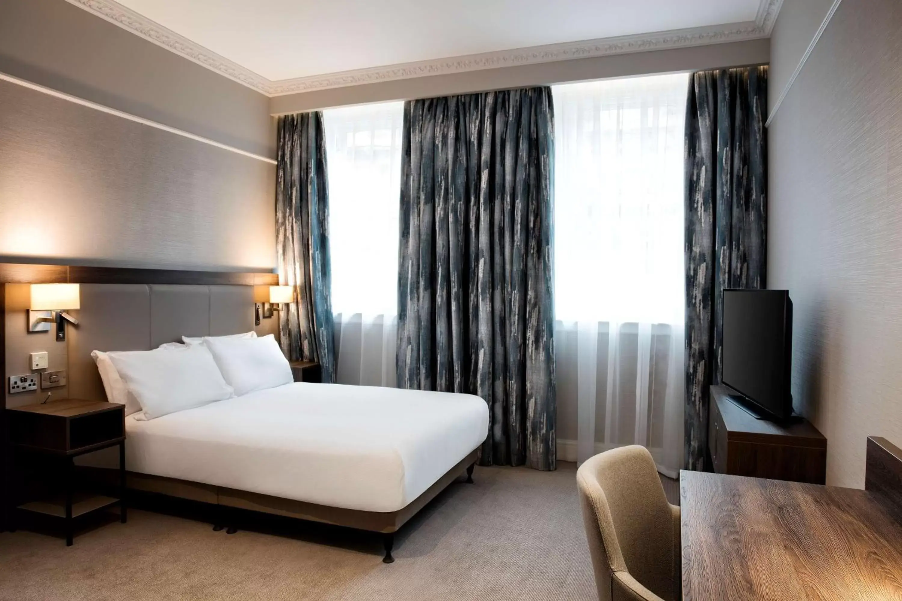 Bedroom, Bed in Hilton Edinburgh Carlton